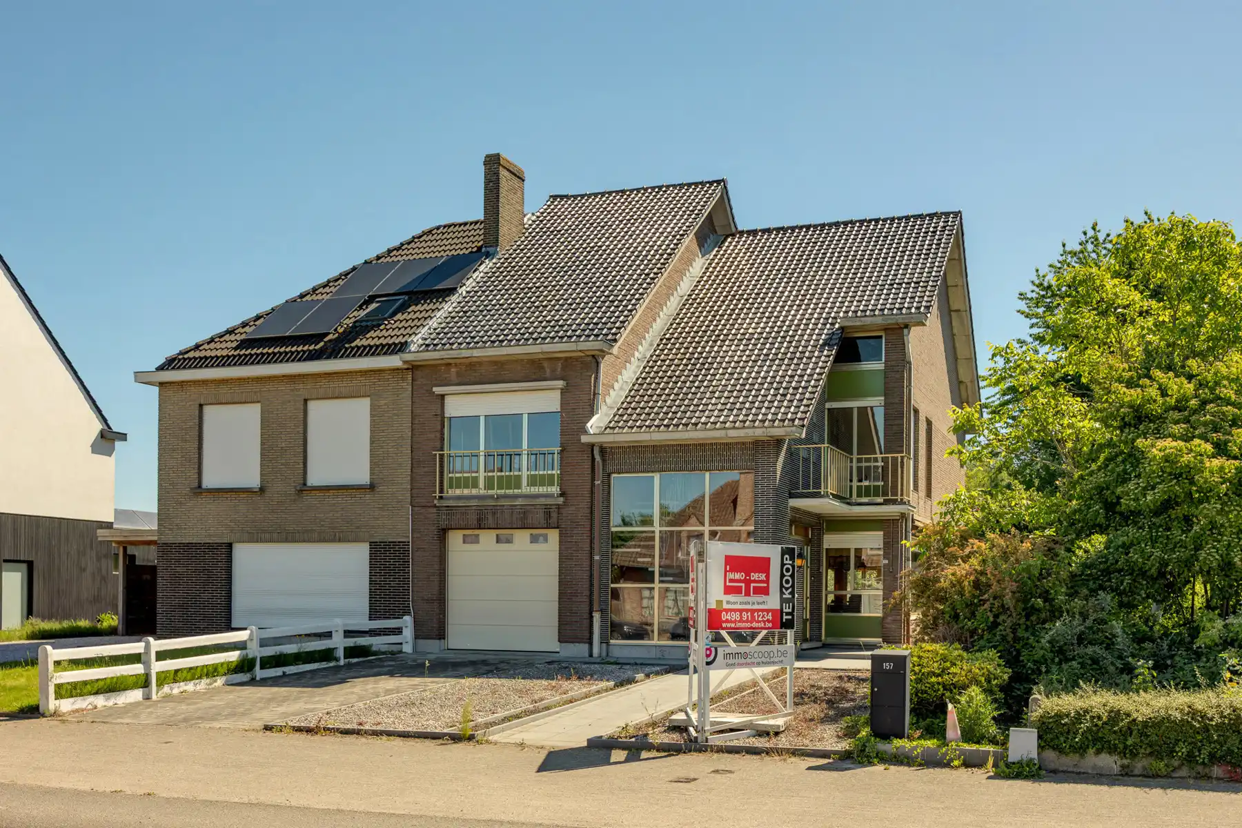 Ruime halfopen bebouwing met grote tuin foto 2