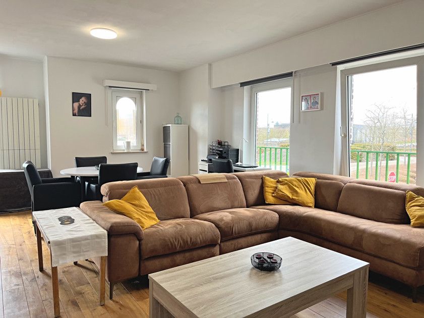 RUIM APPARTEMENT MET GARAGE, CENTRUM HALEN! foto {{pictureIndex}}