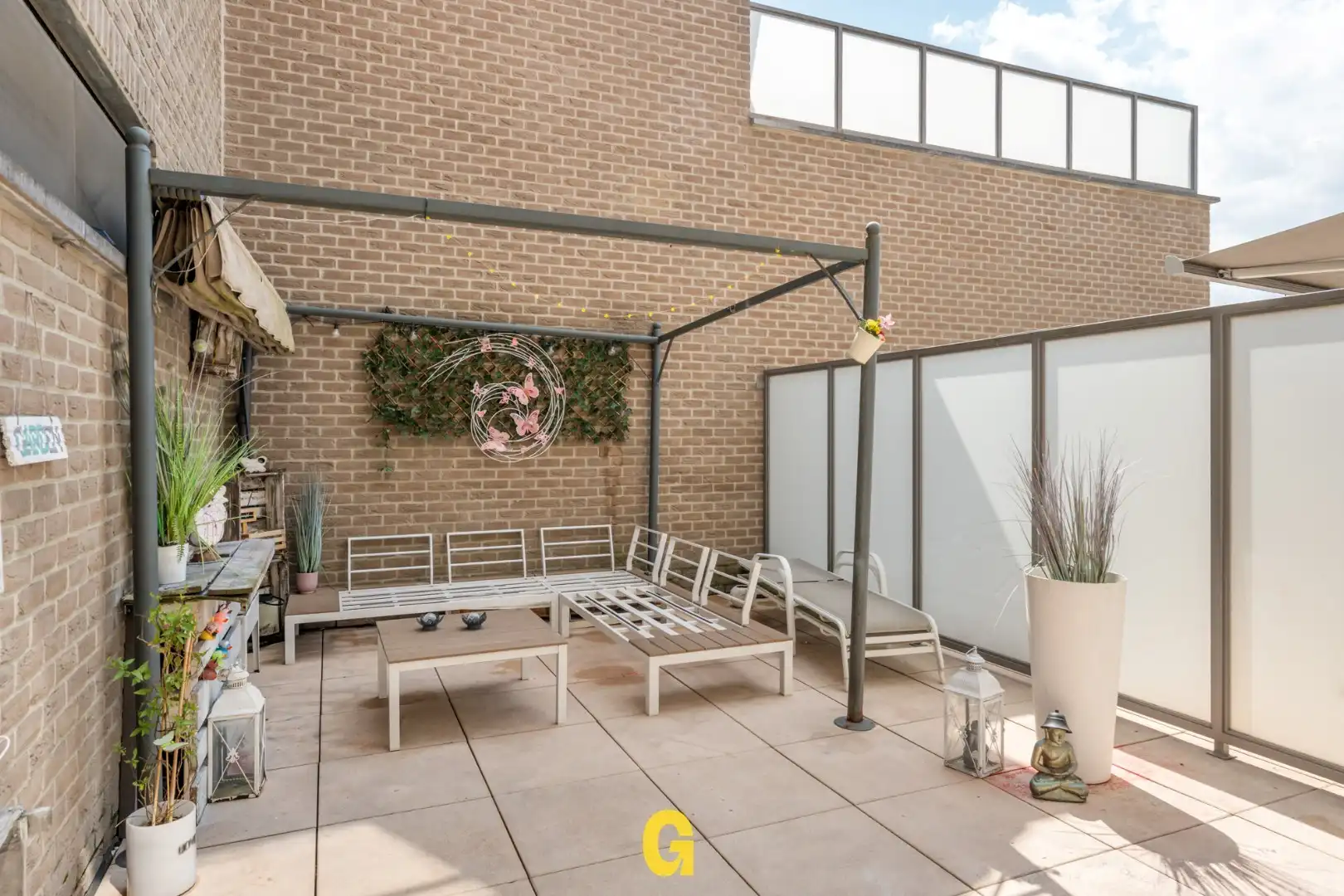 Knap afgewerkt triplex appartement met 4 slaapkamers, 2 badkamers en standplaats met ruime kelderberging  foto 4
