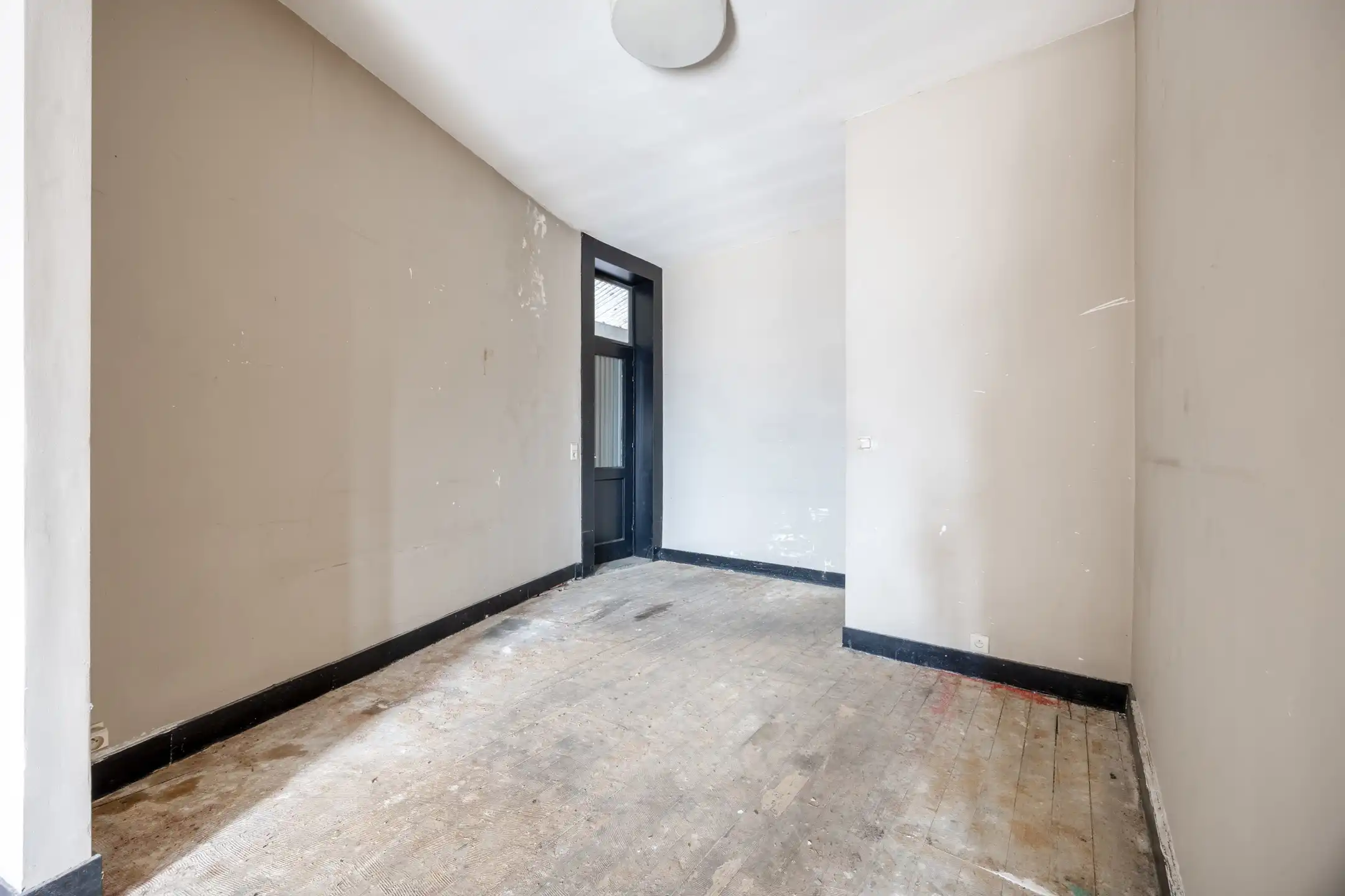 Handelspand +te renoveren appartement op centrale ligging  foto 17