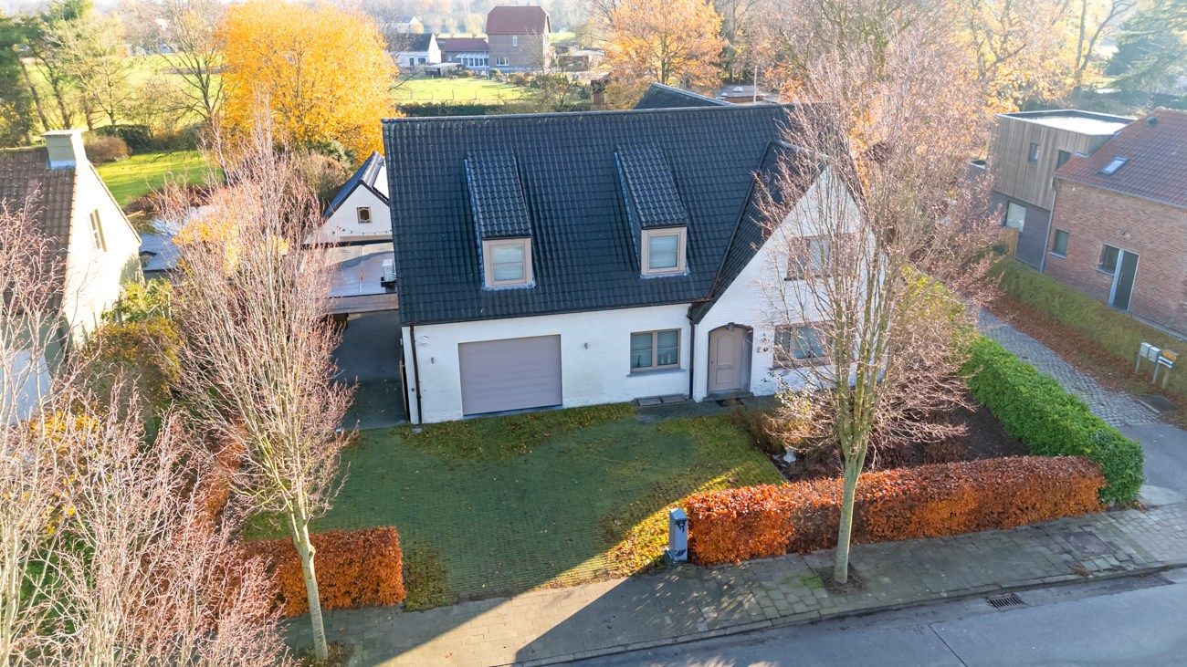 Instapklare open bebouwing met 4 slaapkamers en 2 badkamers foto {{pictureIndex}}