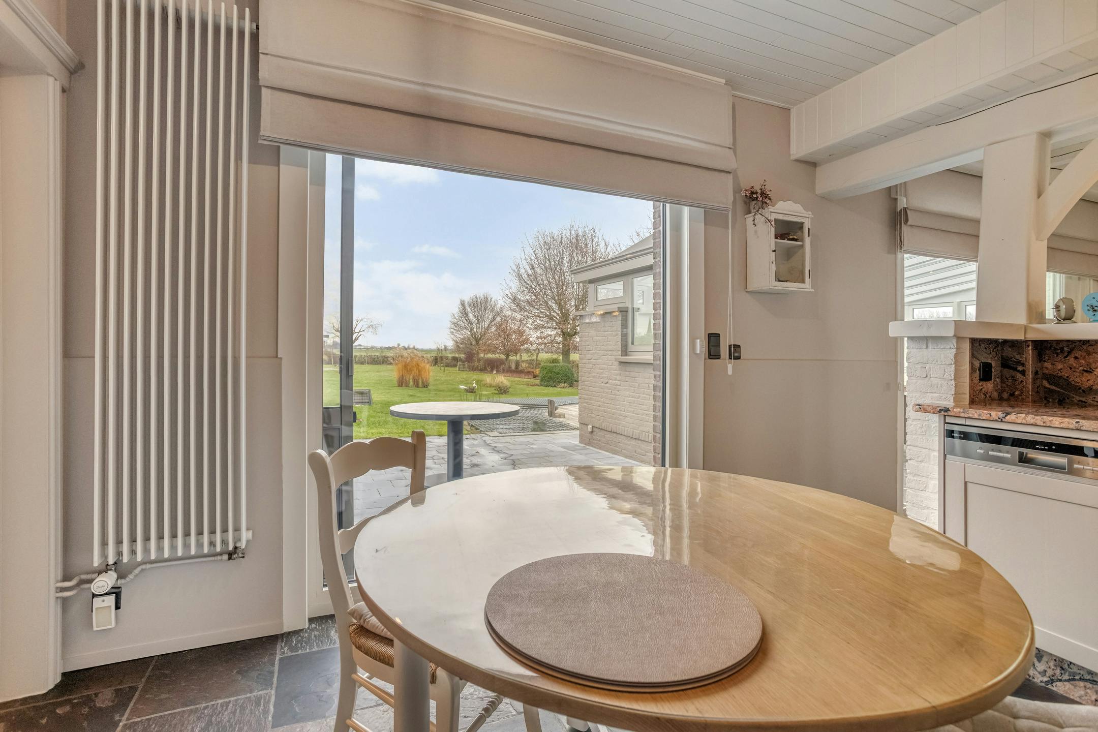 Landelijke woning met 4 slaapkamers op 2.772m² te Beauvoorde. foto 18