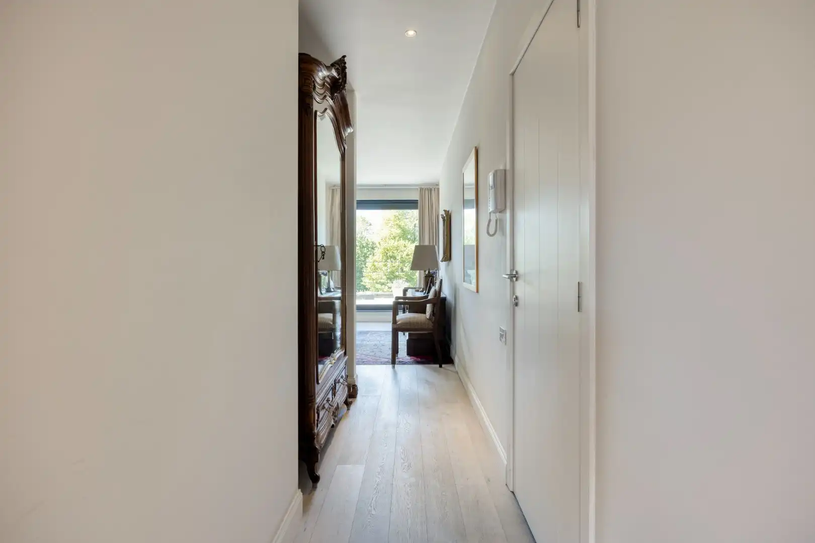 Schitterend 2 slpk appartement met riant terras en garagebox foto 15