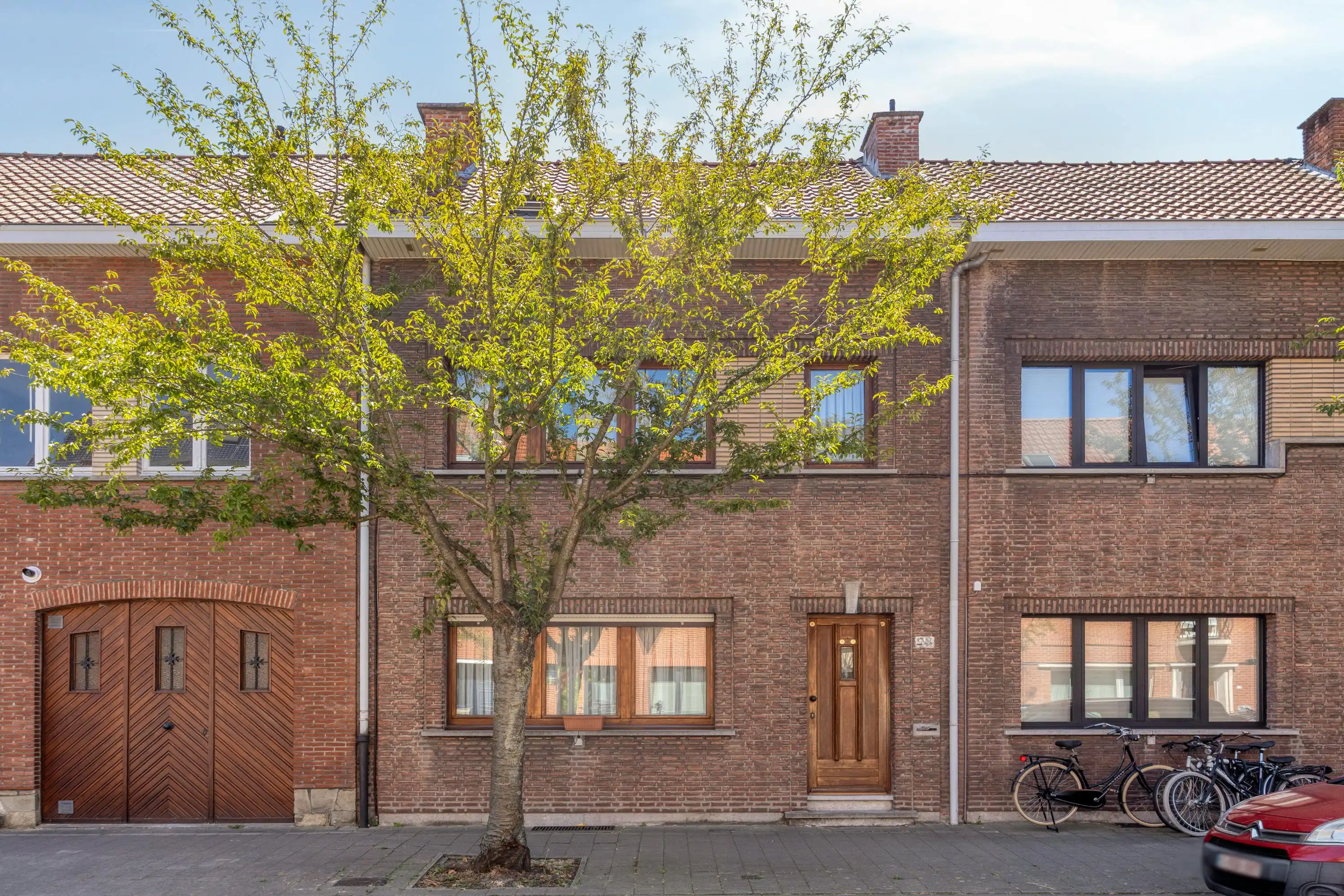 Hoofdfoto van de publicatie: Huis met 3 slaapkamers, 3 badkamers en tuin te koop in Wilrijk