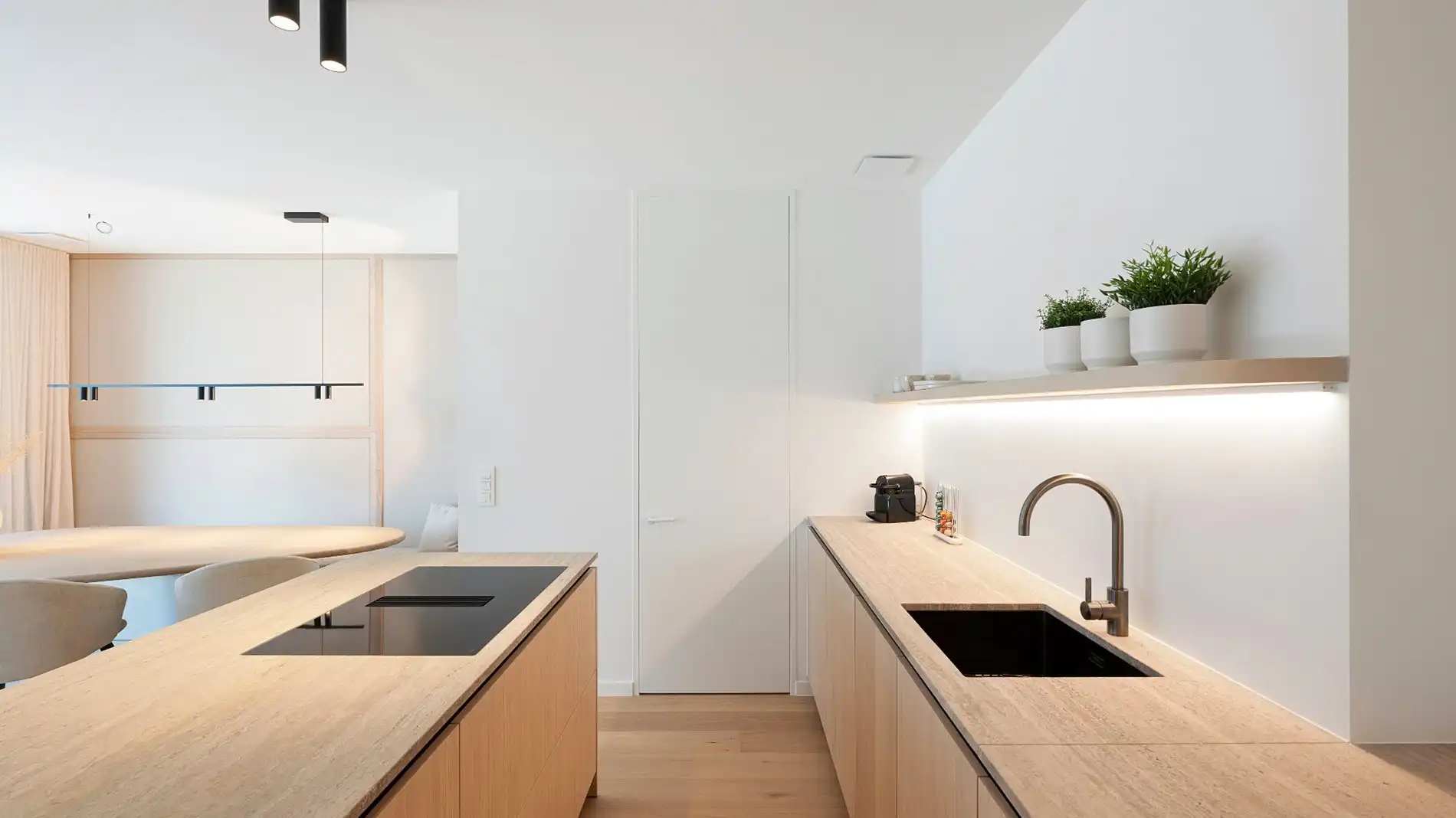 Nieuw appartement gelegen aan de zuidkant van het vernieuwde Burg. Fr. Desmidtplein. Gevelbreedte van ca. 8 meter. foto 4