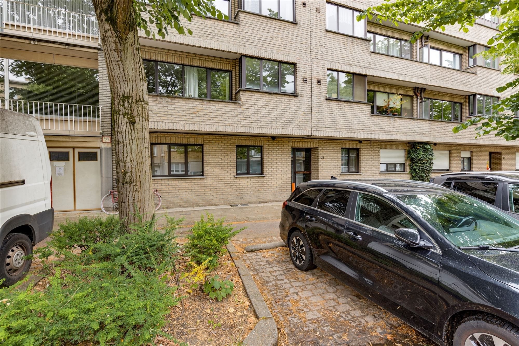 Instapklaar 2 slk appt met tuin en garagebox aan Te Boelaerpark foto 3