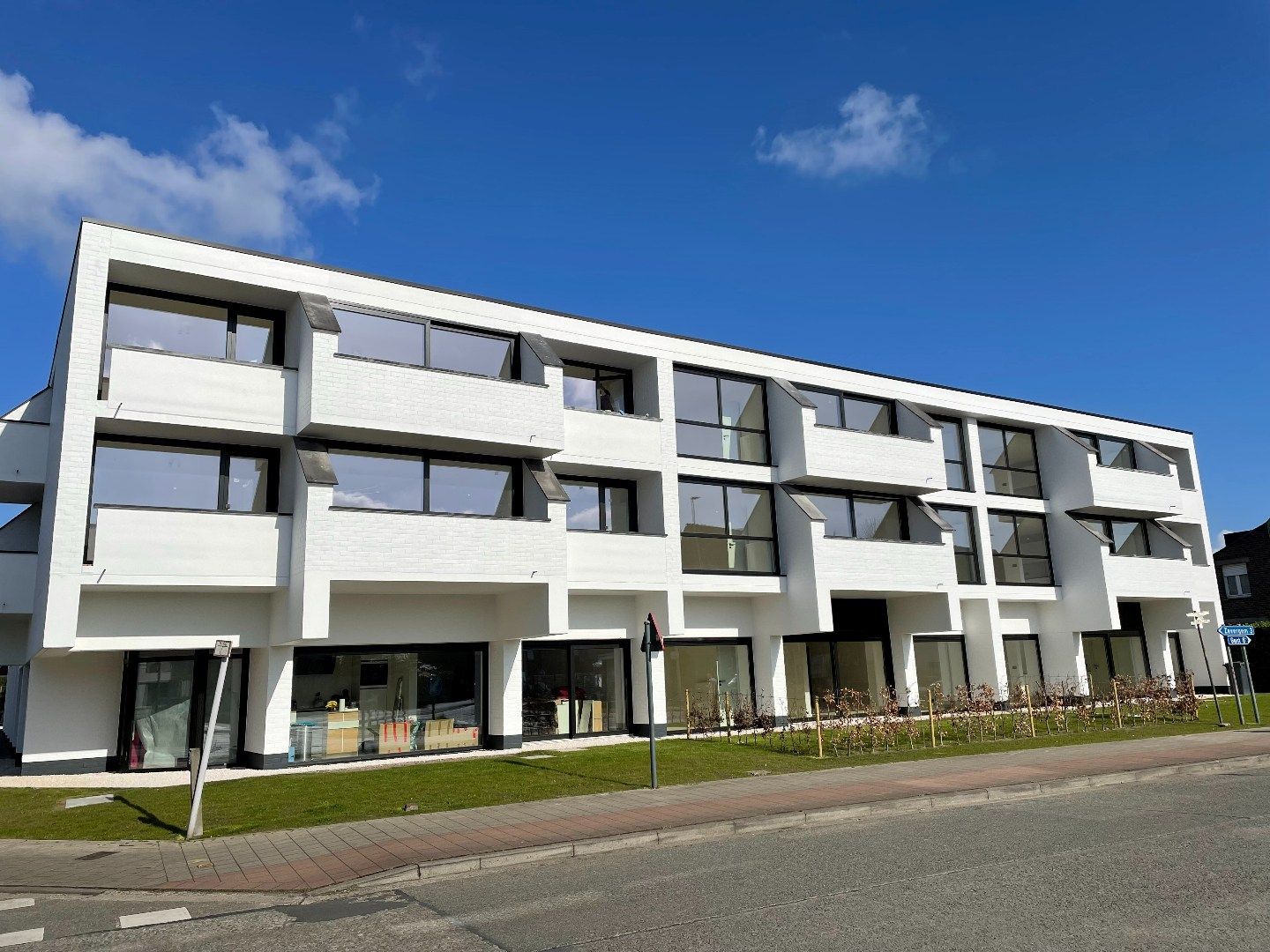Volledig vernieuwd appartement in centrum Zwijnaarde foto {{pictureIndex}}