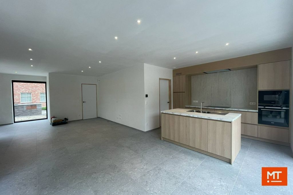 Kwalitatieve nieuwbouwwoning te huur op een rustige locatie in het centrum van Passendale foto 3