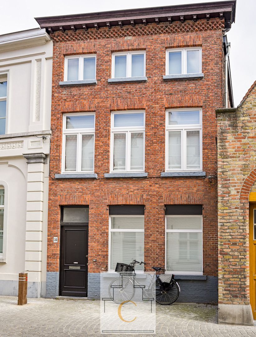 Trendy stadswoning - totaalrenovatie, strakke lijnen en een keitof terras - topligging Moerstraat foto 2
