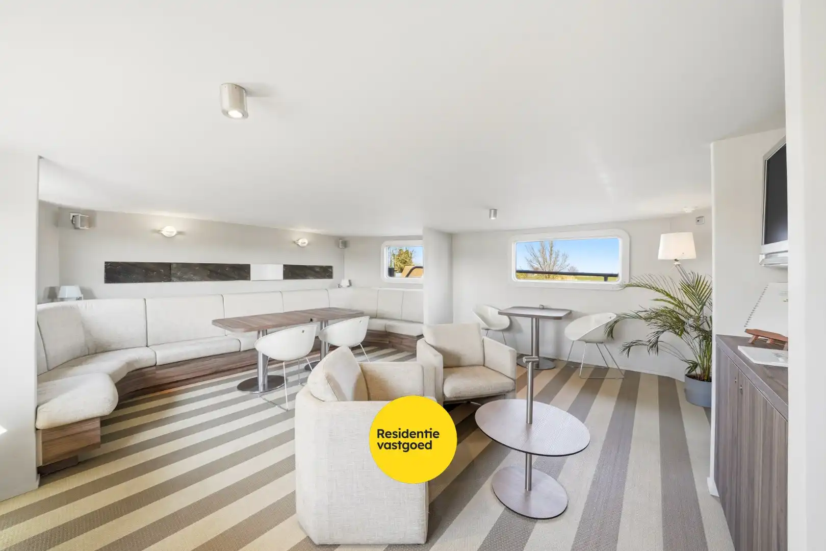 Unieke woonboot met B&B en vergunde ligplaats in Plassendale foto 39