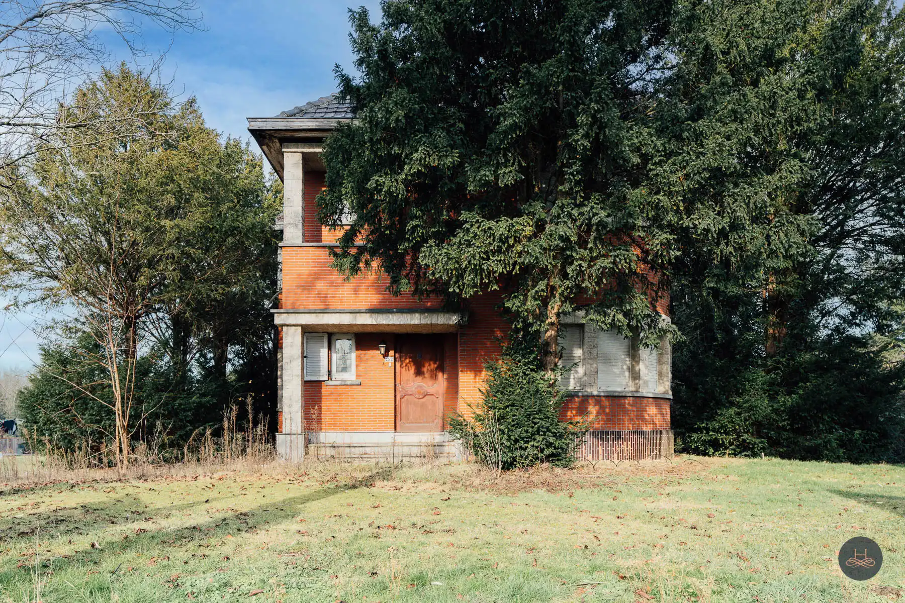 Hoofdfoto van de publicatie: Riante woning met 5 slaapkamers op een uniek perceel. 