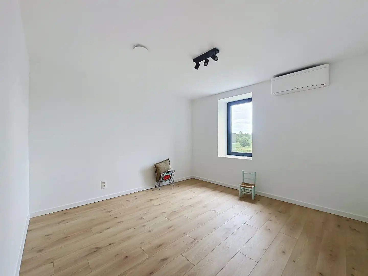 Instapklare vernieuwbouwwoning in het mooie Wezemaal foto 16