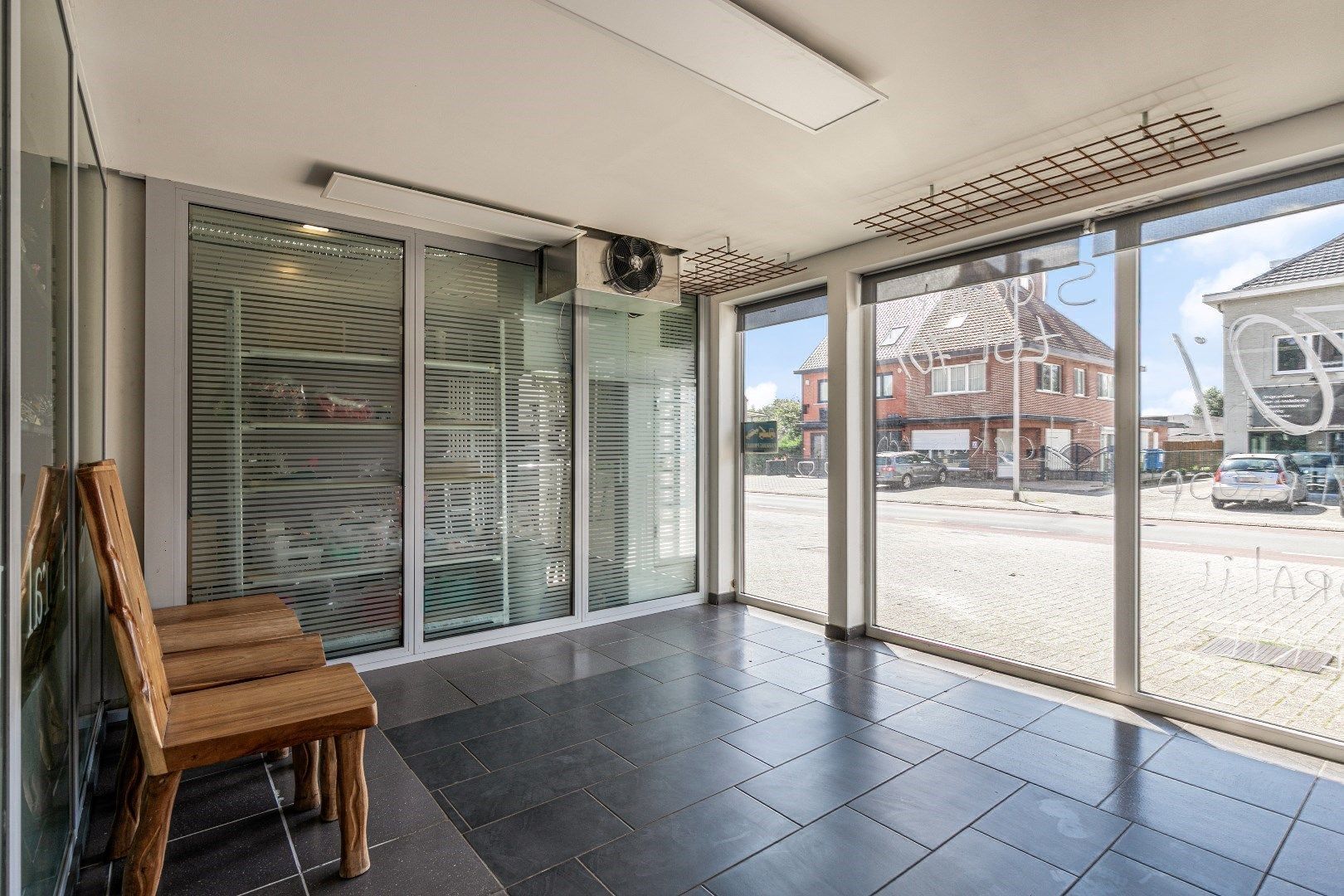 Goed gelegen handelspand, 277m², 2 garageboxen, E-label B foto 12