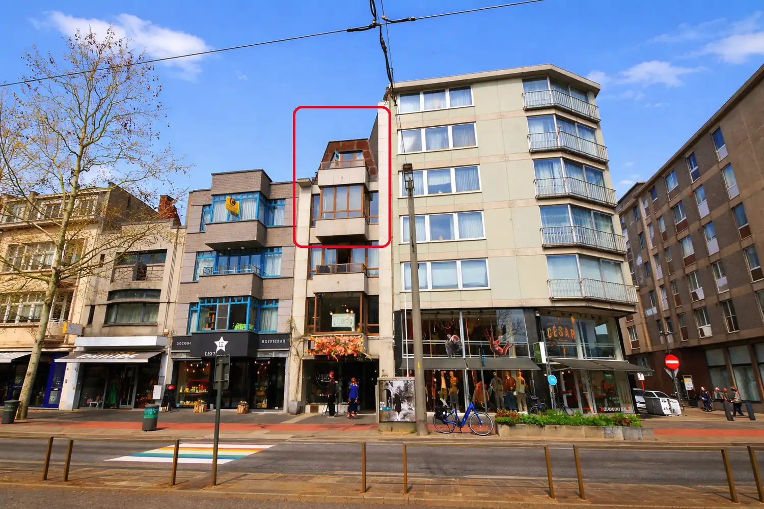 INSTAPKLAAR APPARTEMENT MET 2 SLK EN 2 RUIME TERRASSEN! foto {{pictureIndex}}