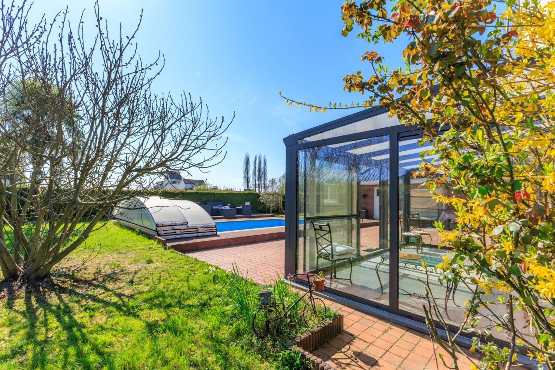 Ruime villa met 5 slaapkamers en zwembad foto 7