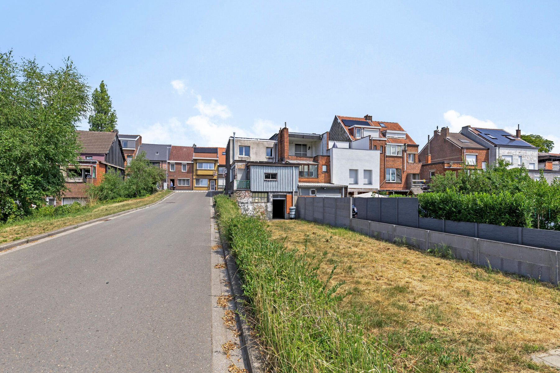 Te renoveren woning met ruime tuin. foto 14