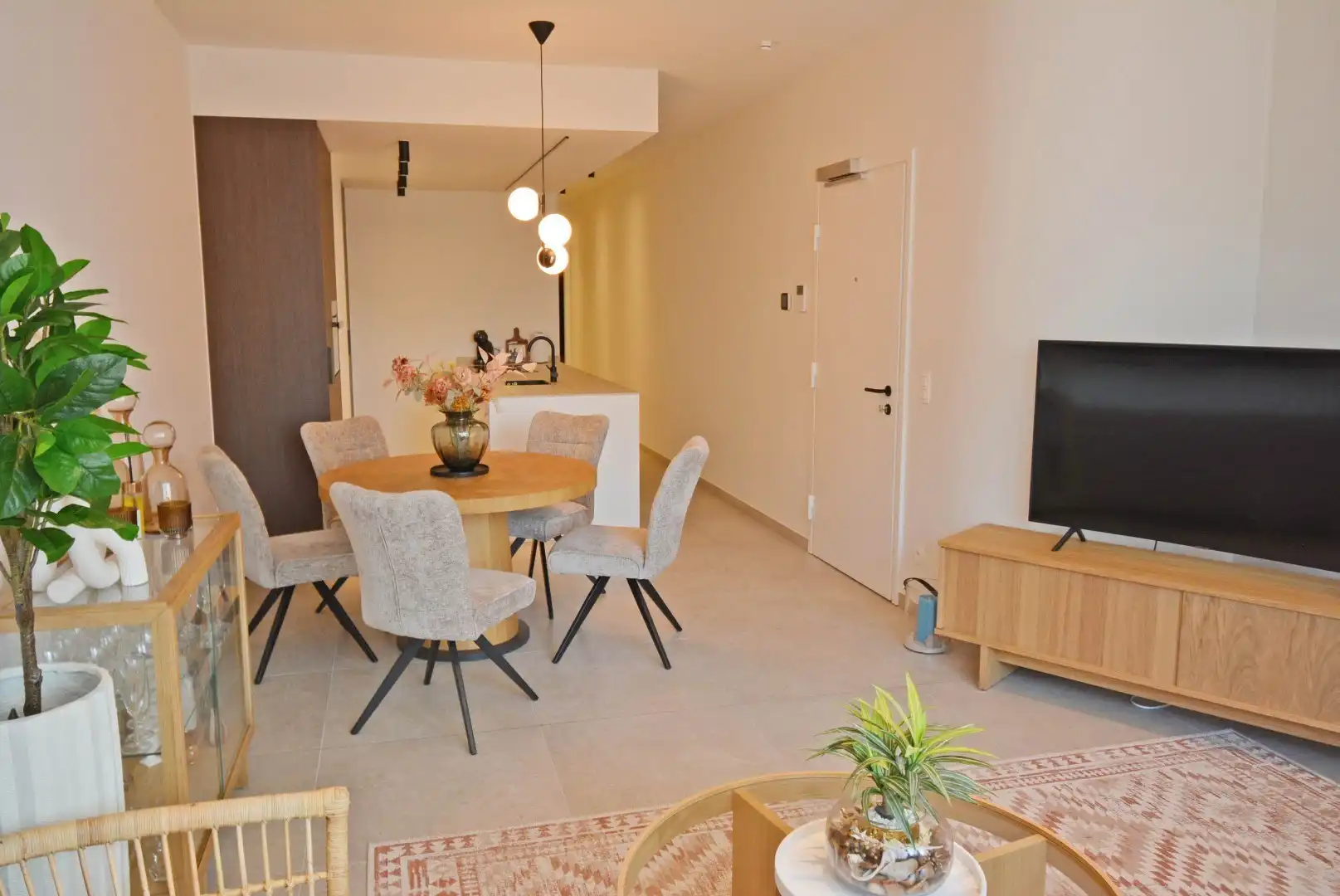 Appartement in het centrum van Knokke met eigen buitenruimte - eerste verhuur! foto 3