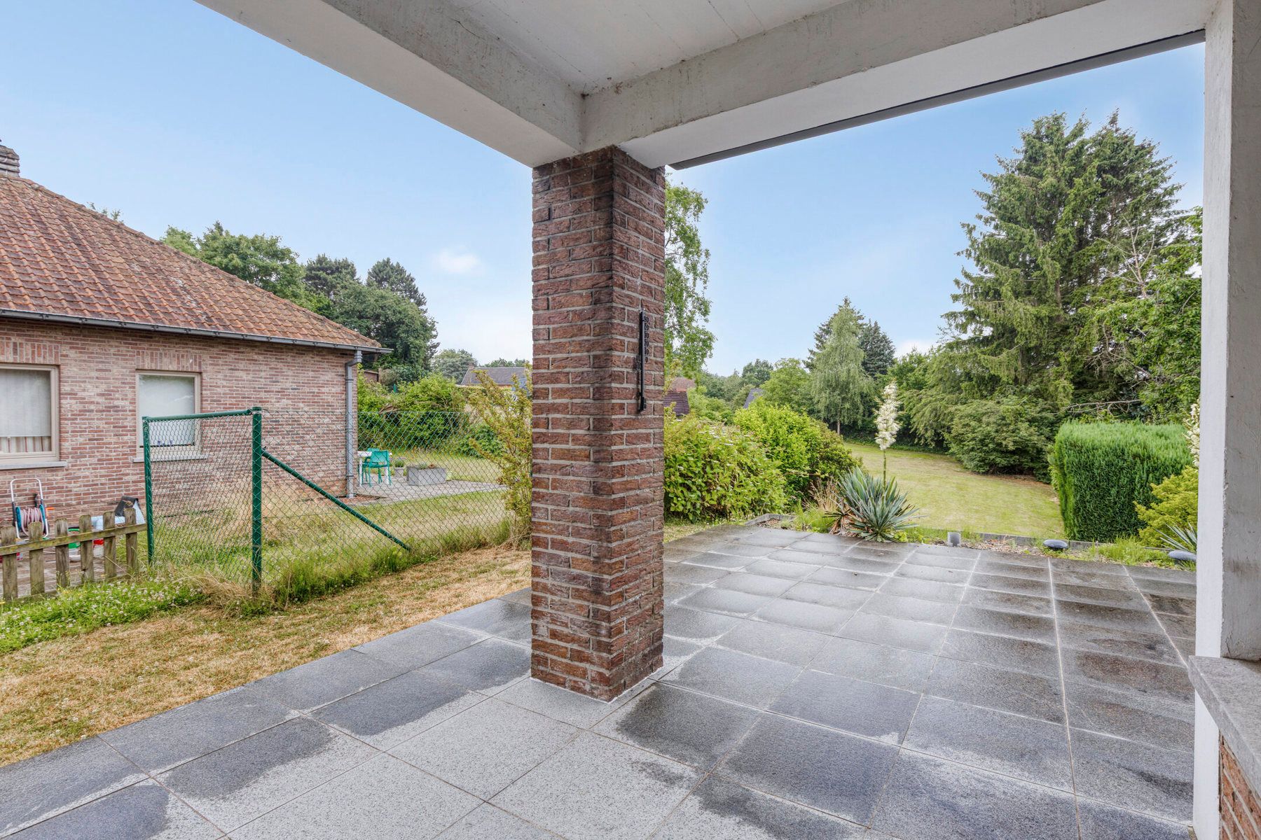 Residentieel gelegen villa met 4 slaapkamers en bureel foto 12