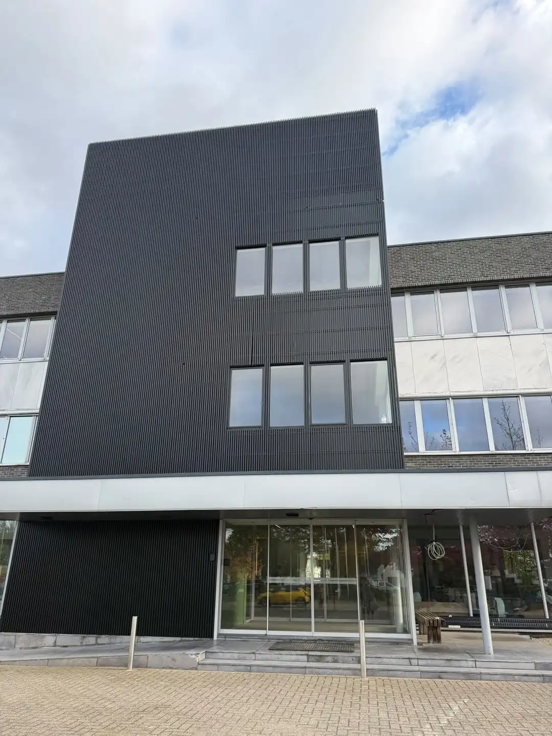 Gerenoveerd kantoor in groene omgeving foto 14