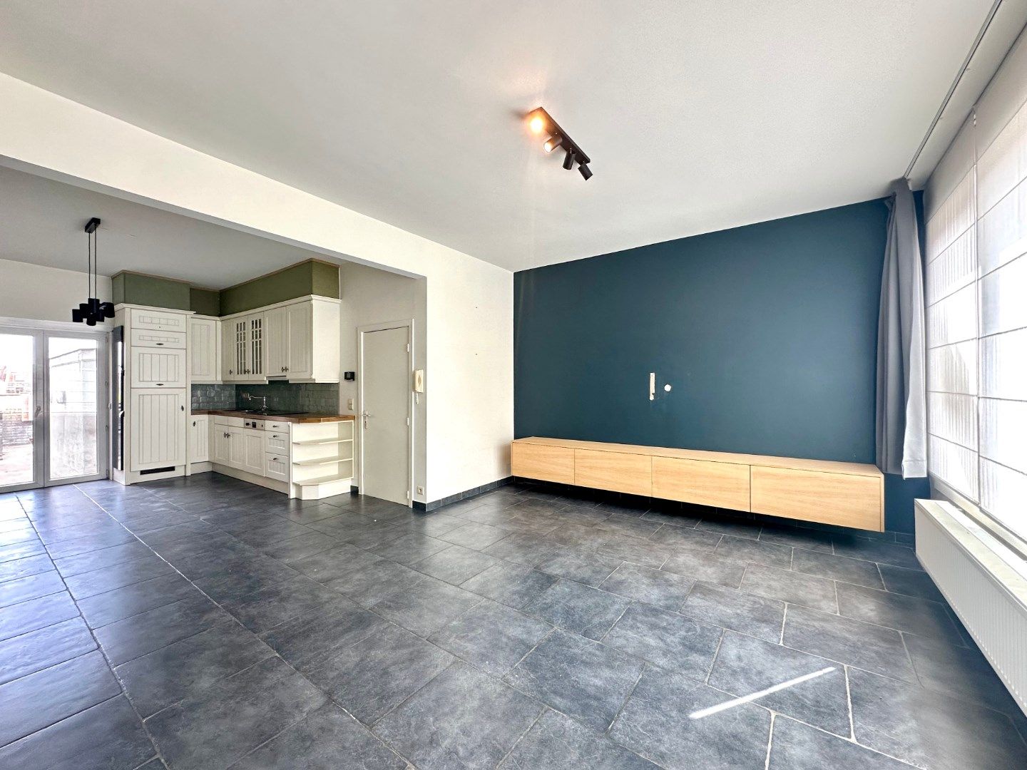 Duplex appartement op centrale ligging te Sint-Andries foto 4