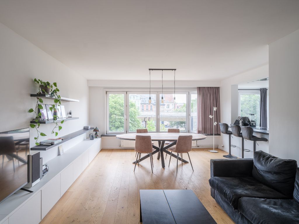 Knap gerenoveerd 3-slaapkamer appartement foto {{pictureIndex}}