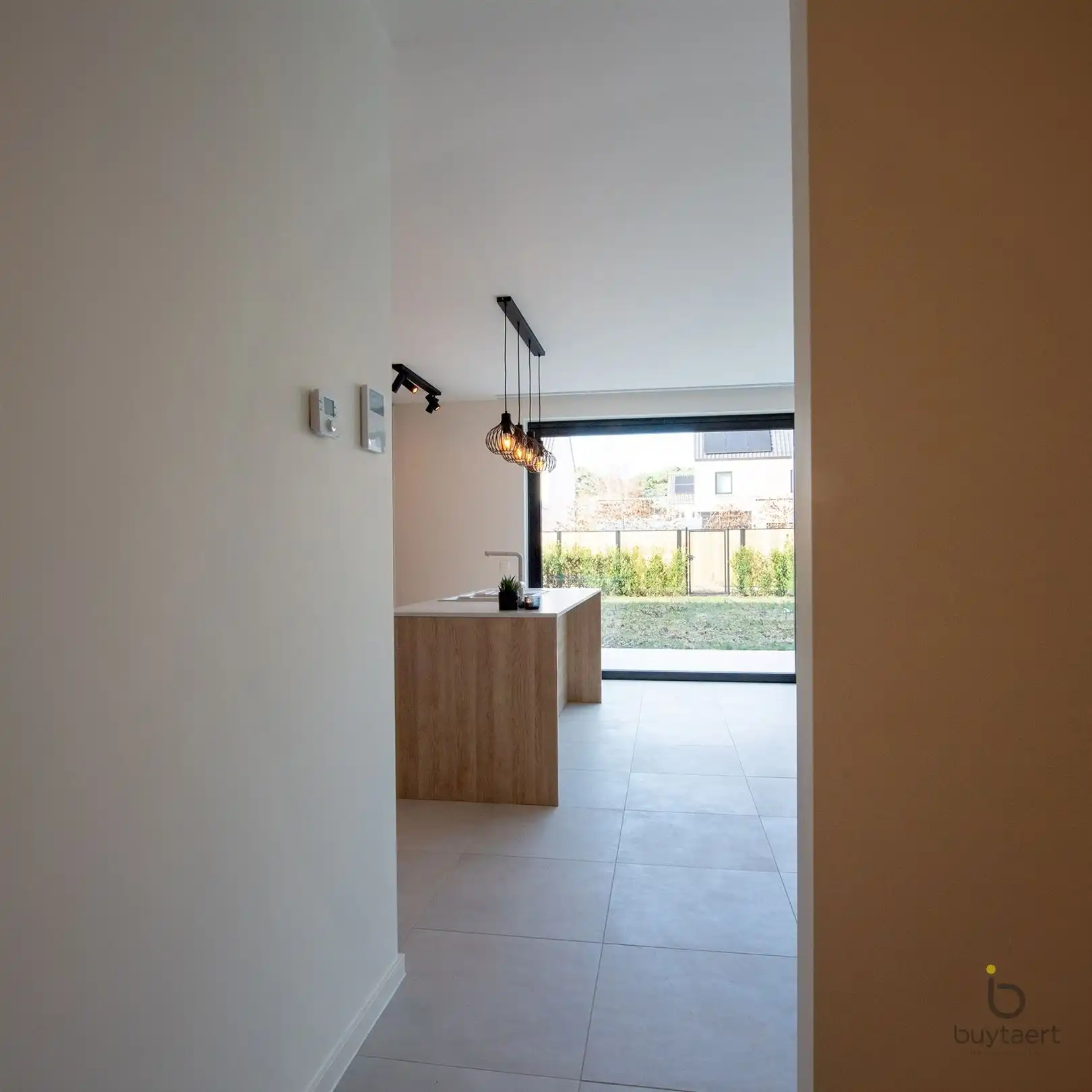 Nieuwbouw gelijkvloers appartement met twee slaapkamers, een tuin en een garage. foto 9