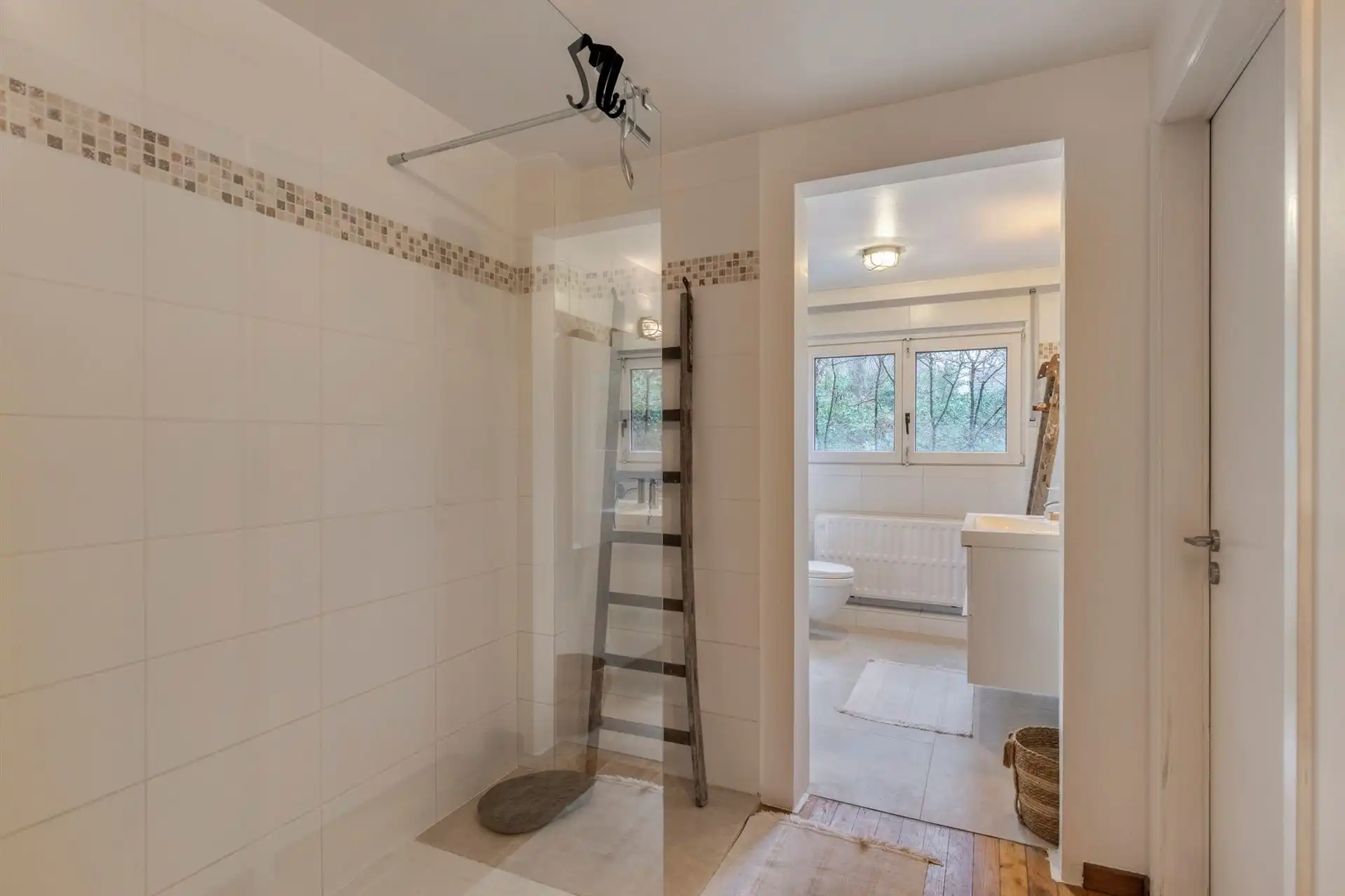 Volledig gerenoveerde hedendaagse villa ±487 m² in de Marnix wijk foto 9