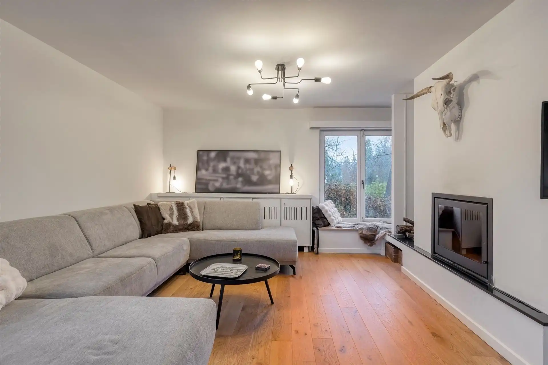 Volledig gerenoveerde hedendaagse villa ±487 m² in de Marnix wijk foto 9