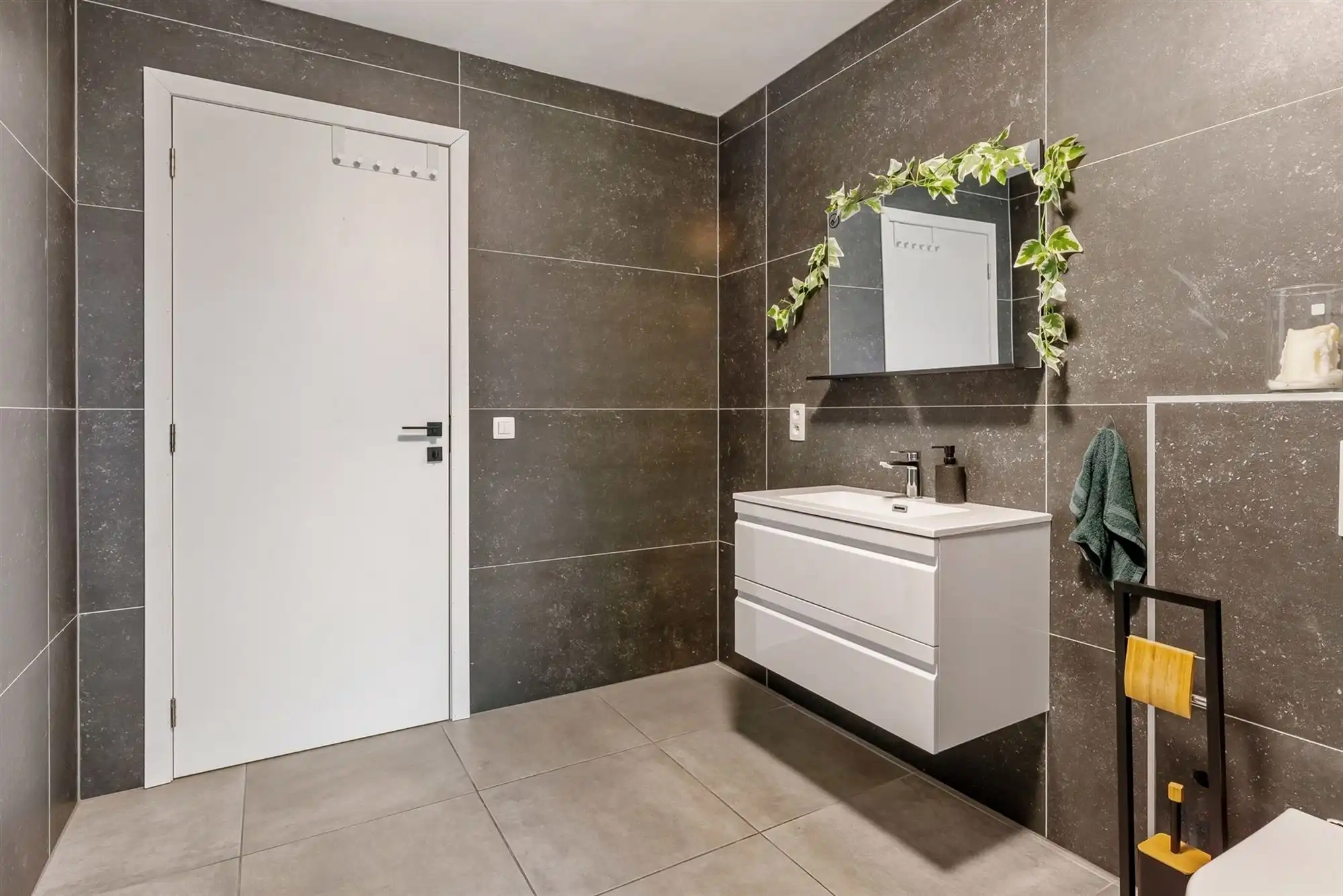 RUIM RECENT APPARTEMENT (2023) MET 2 SLAAPKAMERS TE KORSPEL foto 20