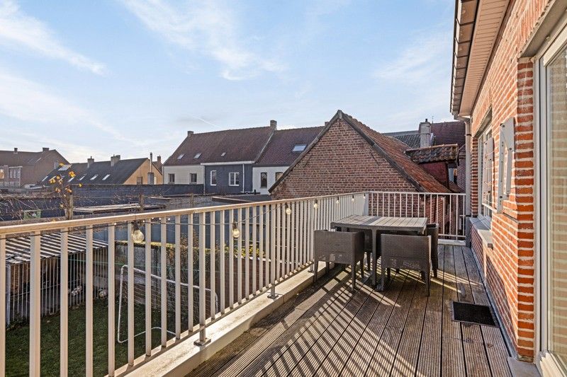 Ruim 3 slaapkamer appartement TE KOOP MET GARAGE in Oostrozebeke foto 16