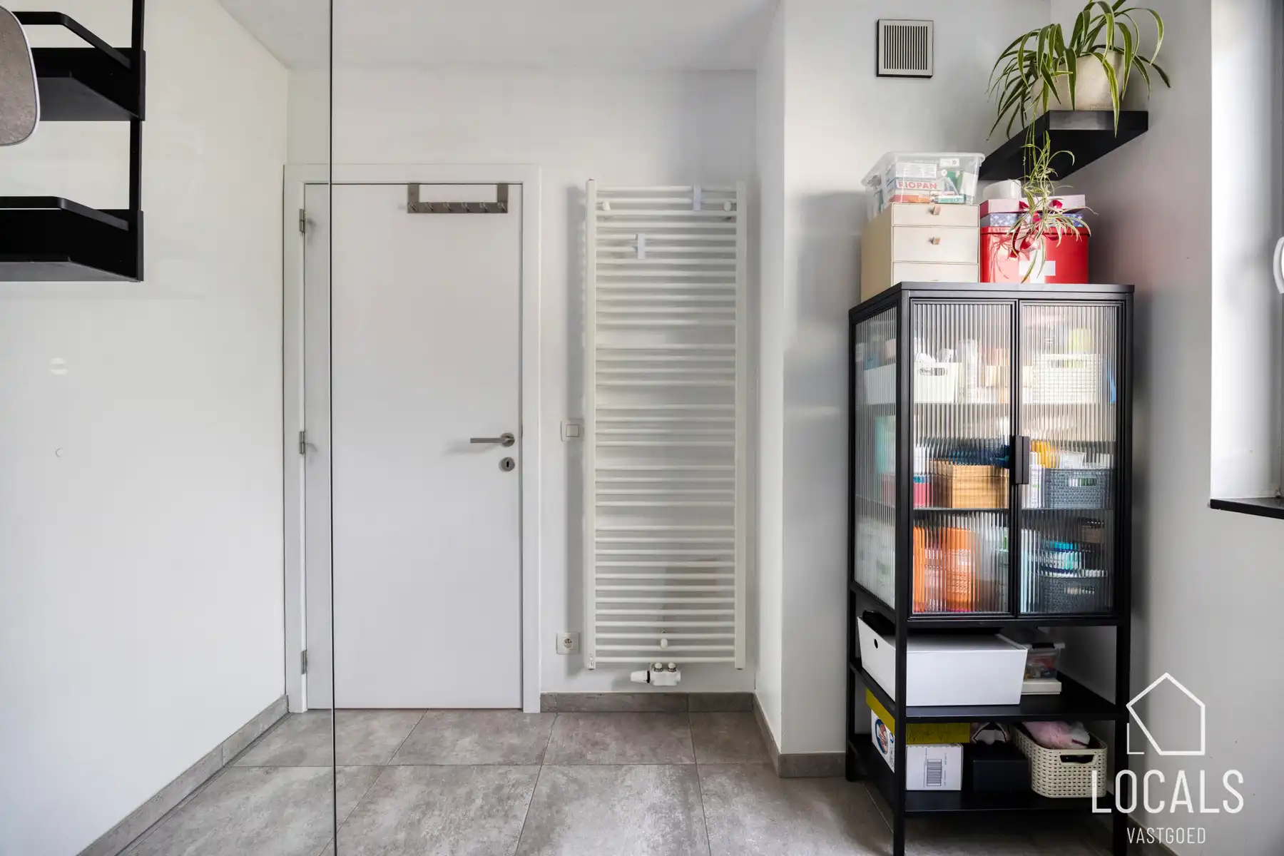 Recente instapklare HOB met garage, tuin en 3 slaapkamers foto 12