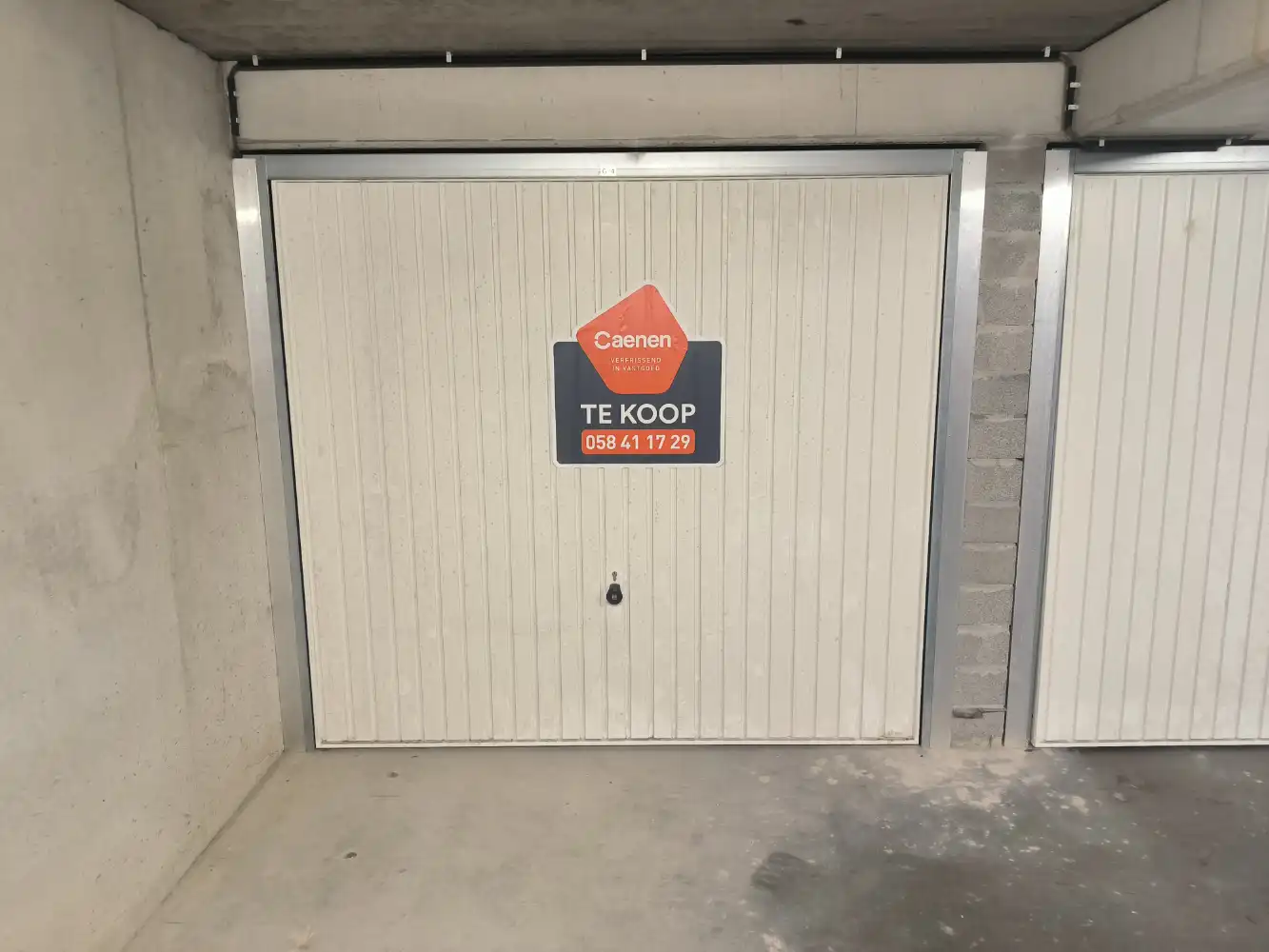 Gesloten garagebox in het hart van De Panne foto {{pictureIndex}}