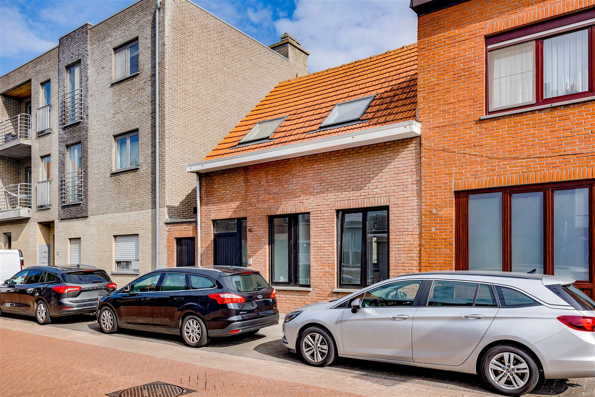 Gerenoveerd huis met 3 slpks en tuin te Hemiksem foto 2