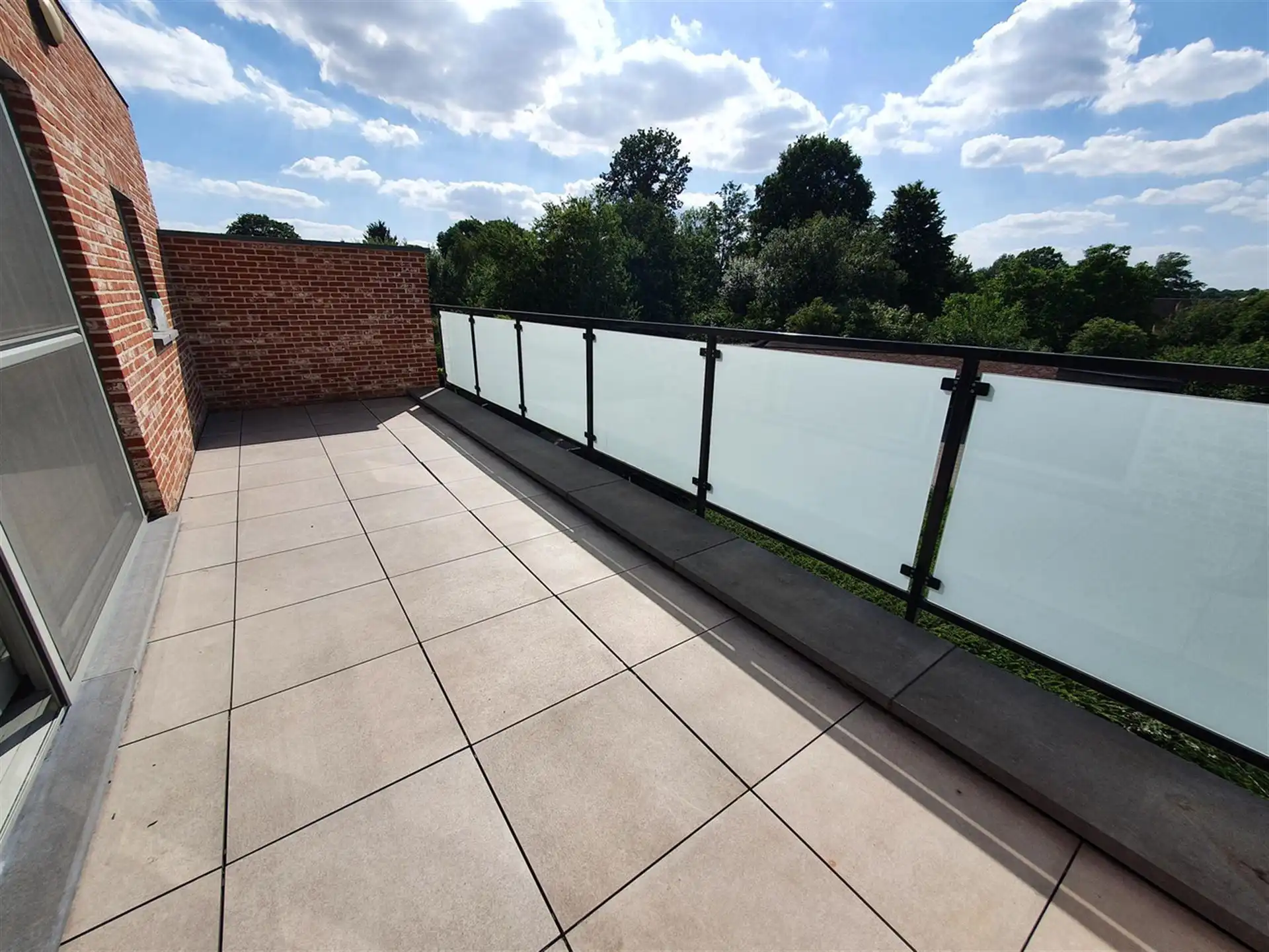 Ruim Appartement 2 Slpk met Groot Terras 20m² + Garagebox foto 7