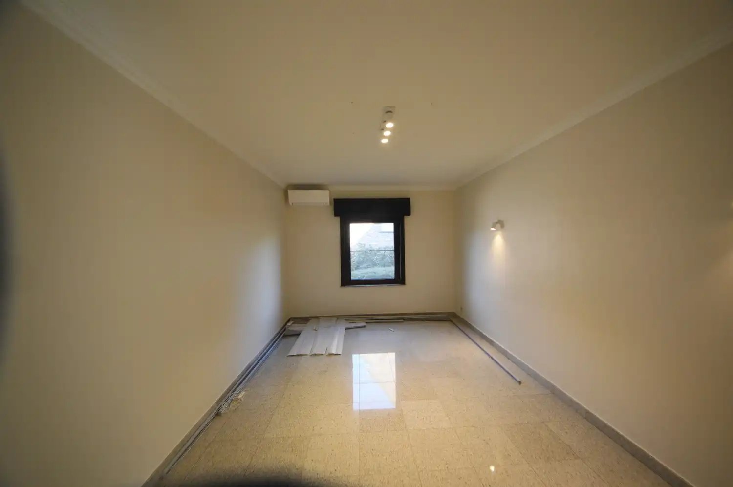 Ruim en lichtrijk gerenoveerd appartement (182 m²) INCLUSIEF GARAGE EN PARKING foto 22