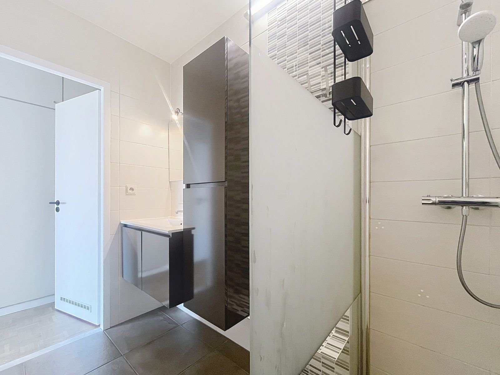 Vernieuwd app met 2 slpks en balkon foto 15