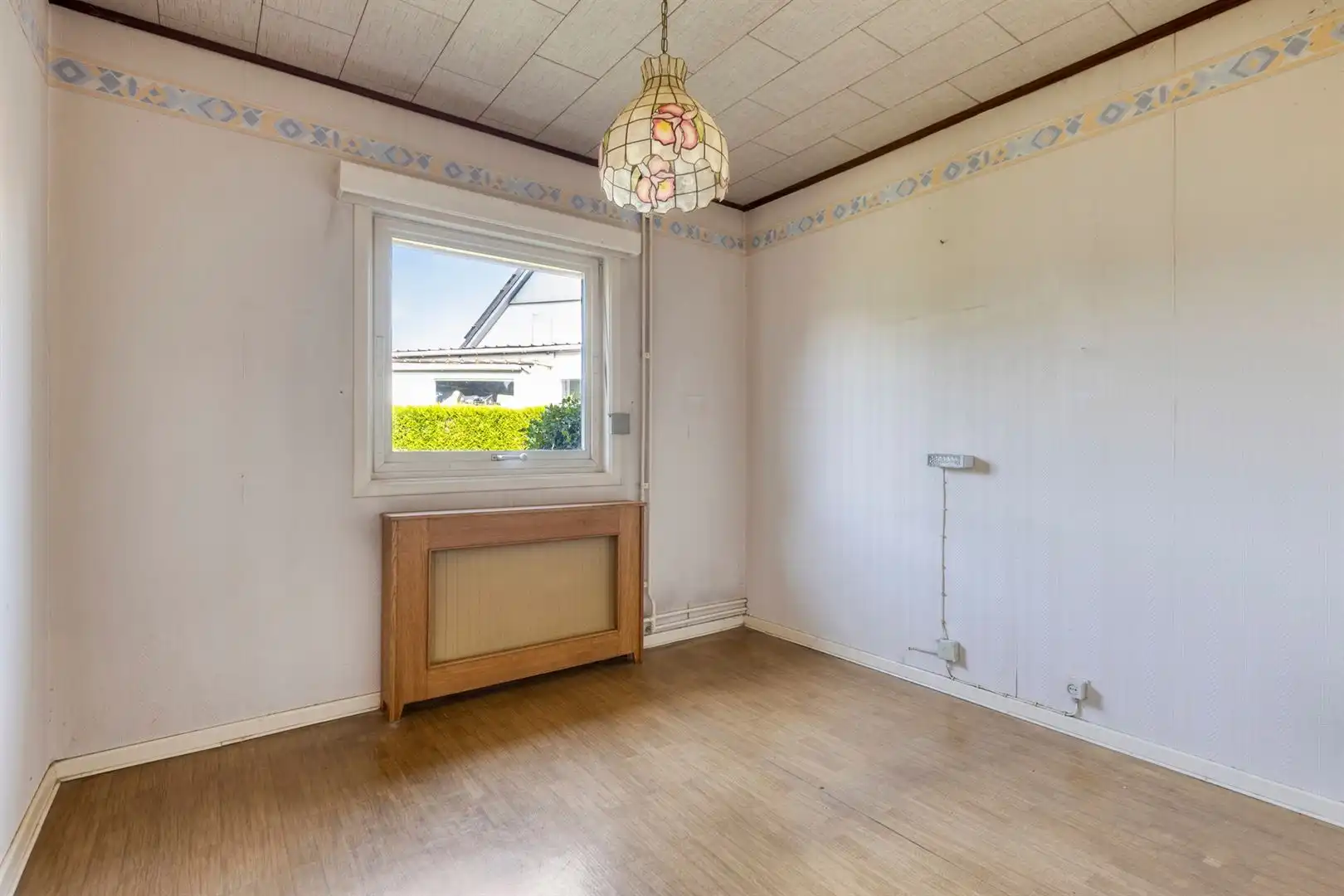 Huis met prachtige tuin in een woonwijk in doodlopende straat foto 19