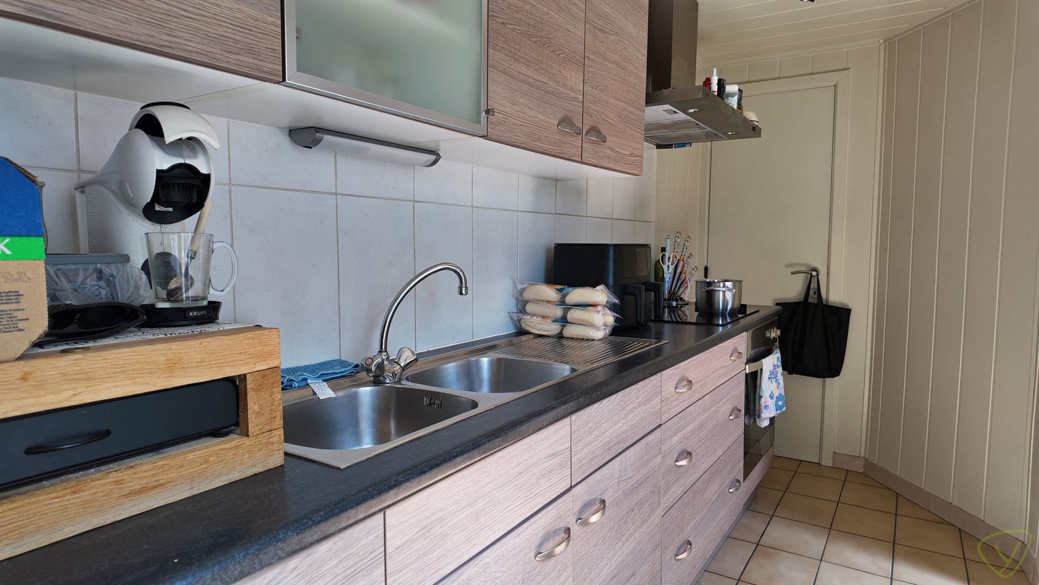 Gezellige stadswoning te huur met ruime garage en parking! foto 5