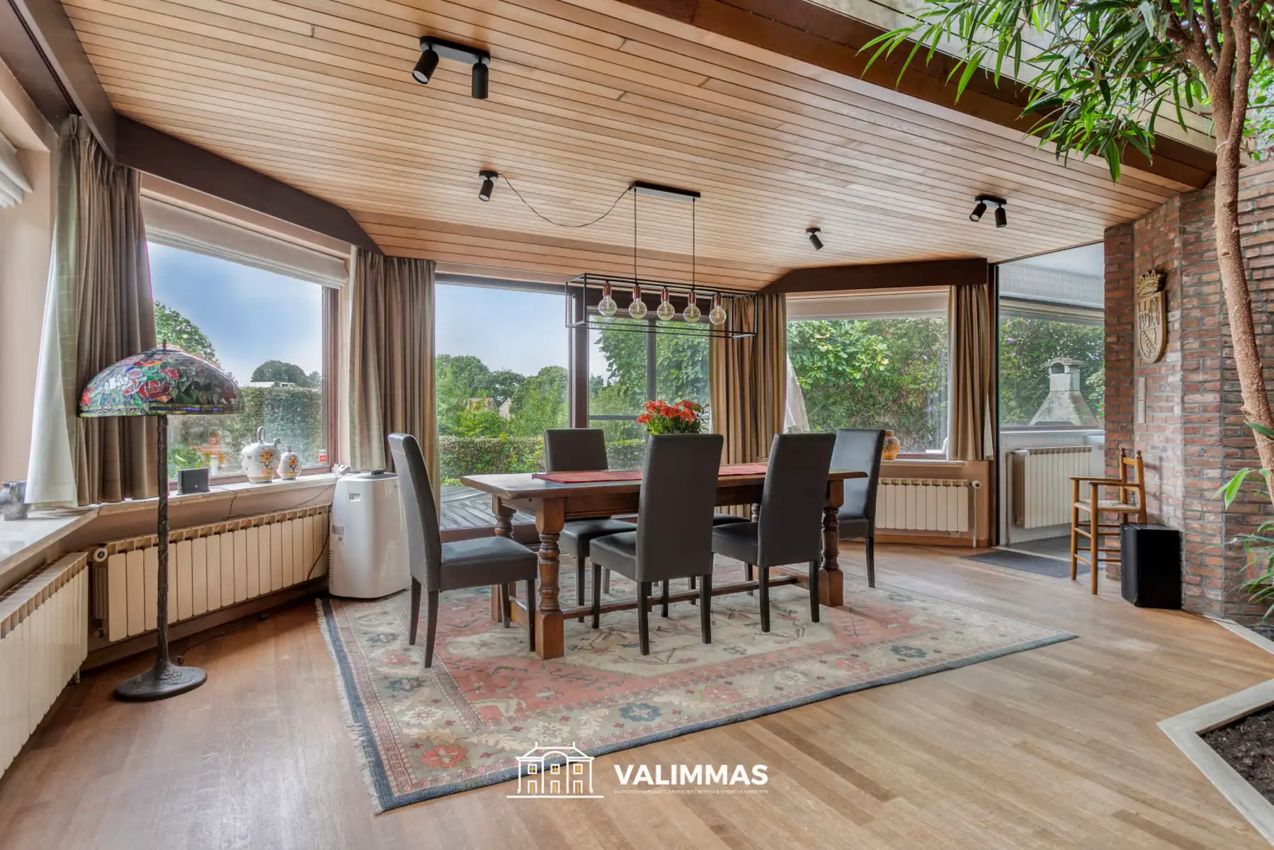 Zeer rustig gelegen villa met garage en tuin met zwemvijver foto 7