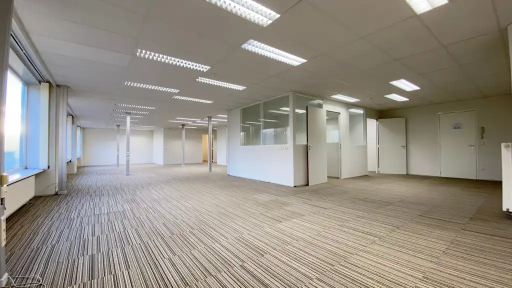 Instapklaar kantoor te huur in Brandstraat in Lokeren foto 5