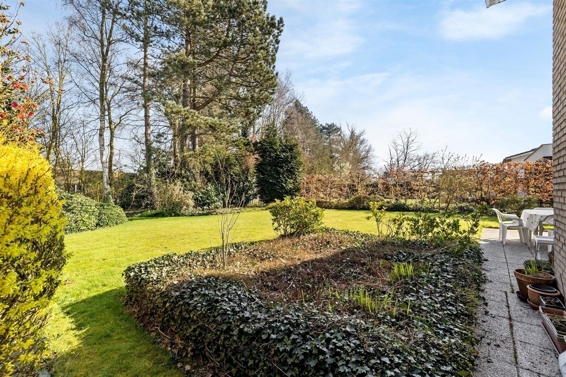 Uitstekend gelegen gezinswoning (type bungalow) met 4 slaapkamers, garage en een aangename tuin (1.067m²) foto 25
