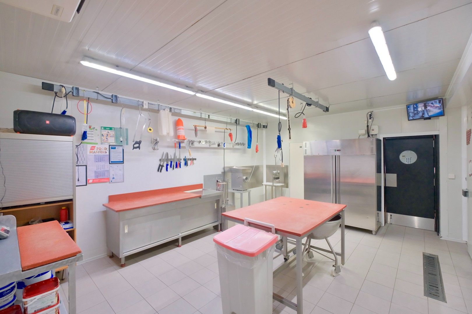 Instapklare handelswoning op toplocatie in Torhout! foto 8