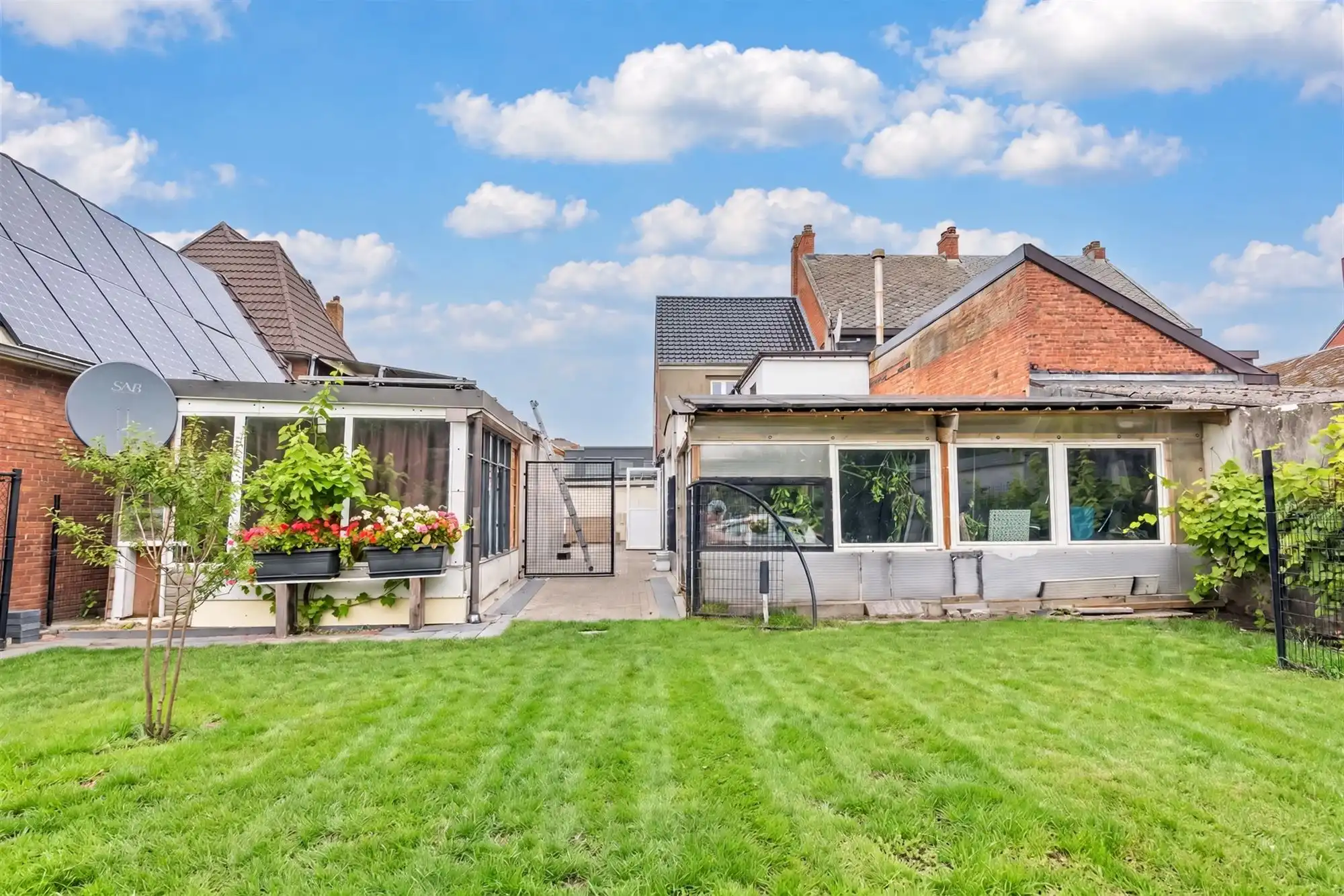 instapklare 3 gevelhuis op 945 m² met 6 slpks en 4 garages foto 27