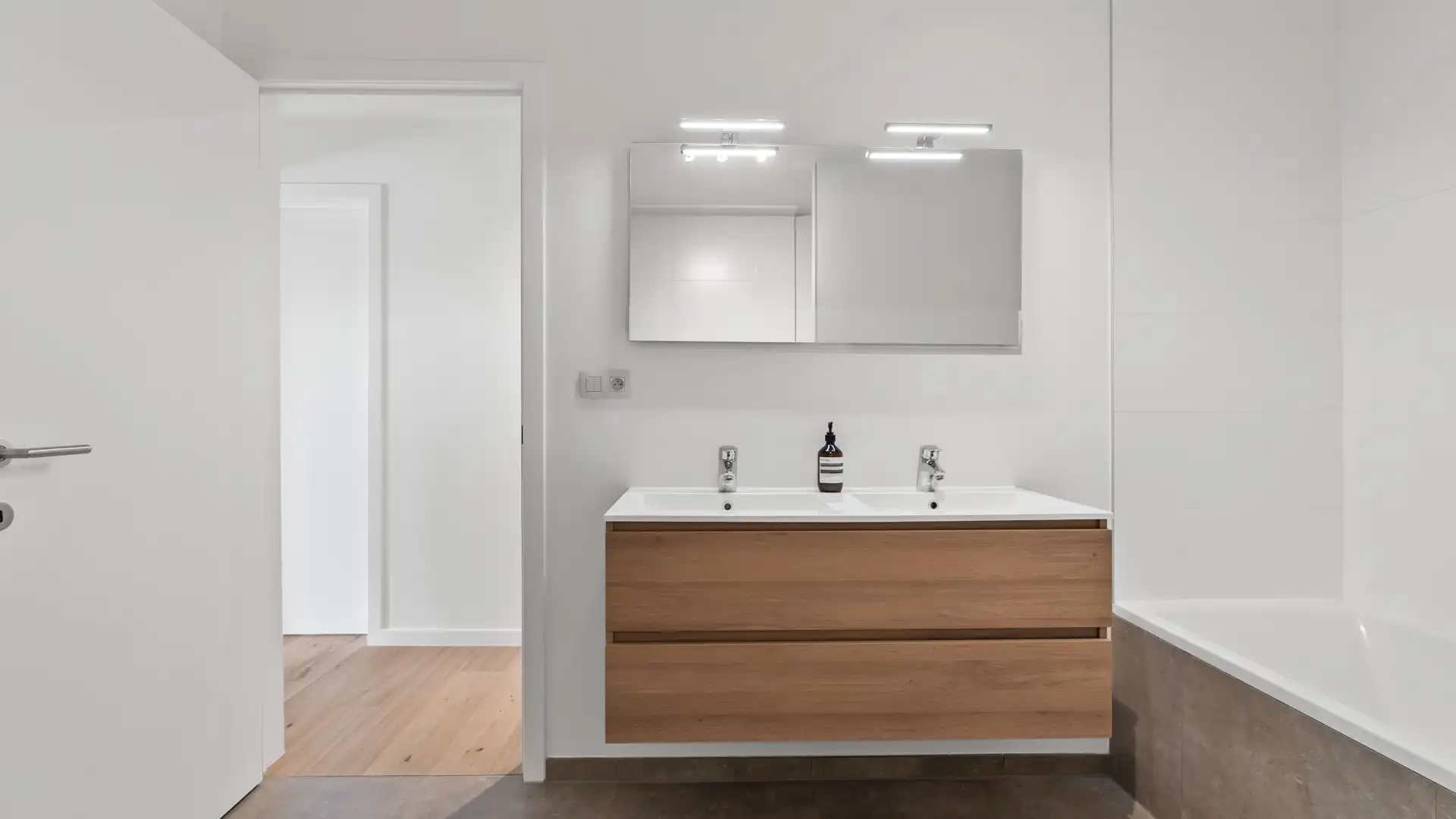 Exclusief appartement van 164,88 m2 met 2 terrassen in centrum Maaseik foto 44