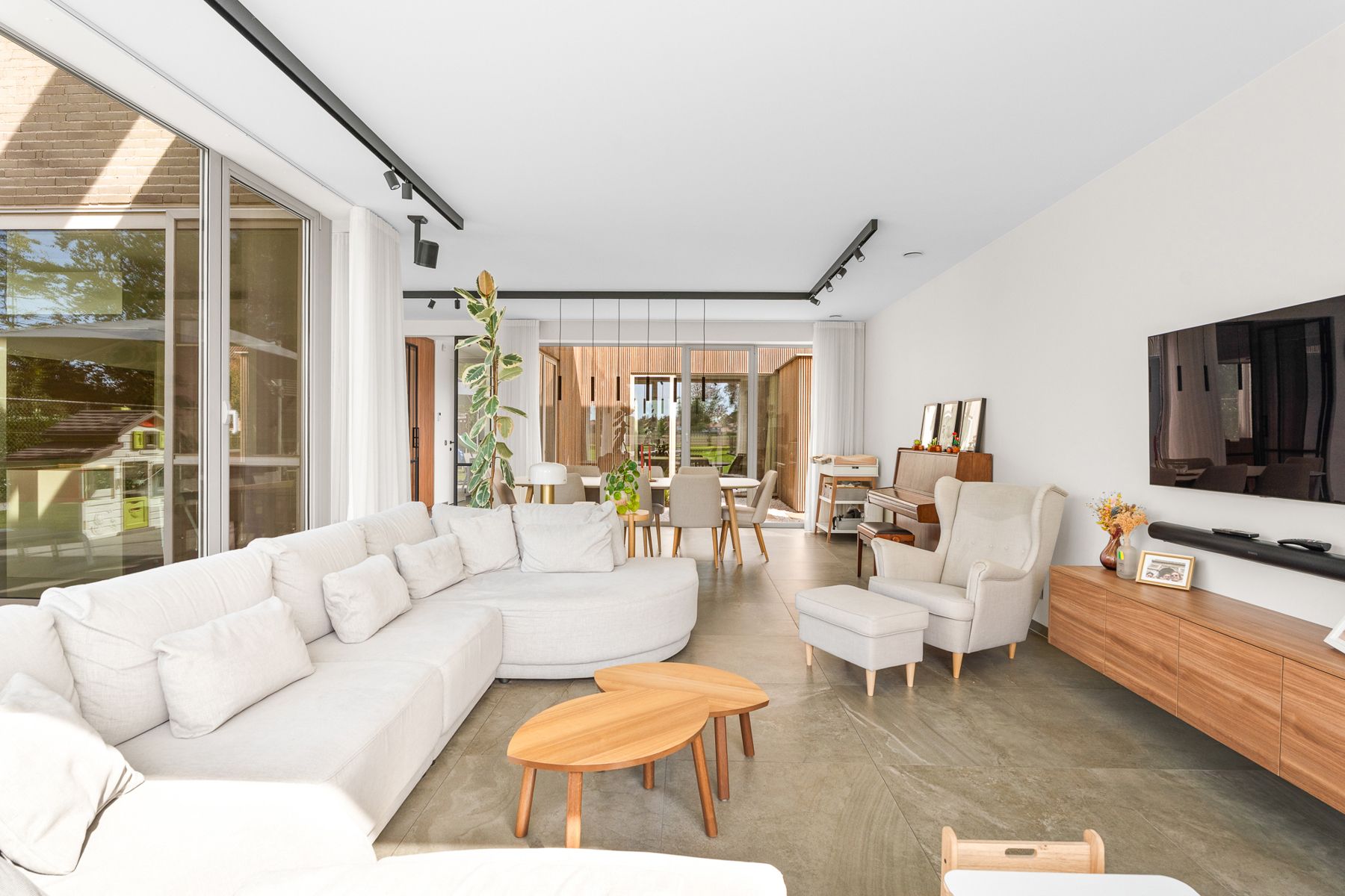 Strakke moderne 4 slpk. villa op ruim ZW perceel! foto 4