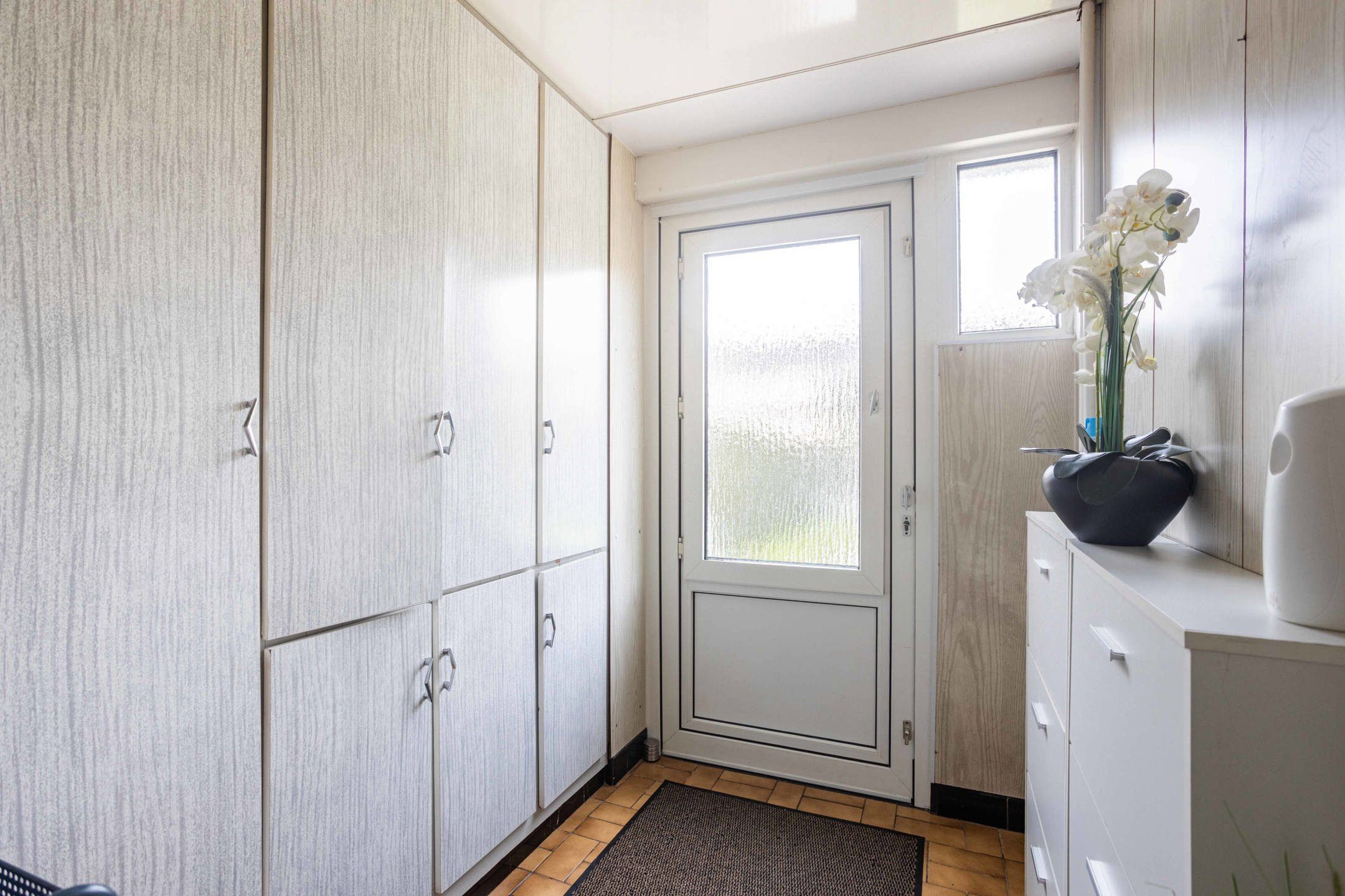 Gezinswoning met 4 slaapkamers, tuin en achteruitweg  foto 9