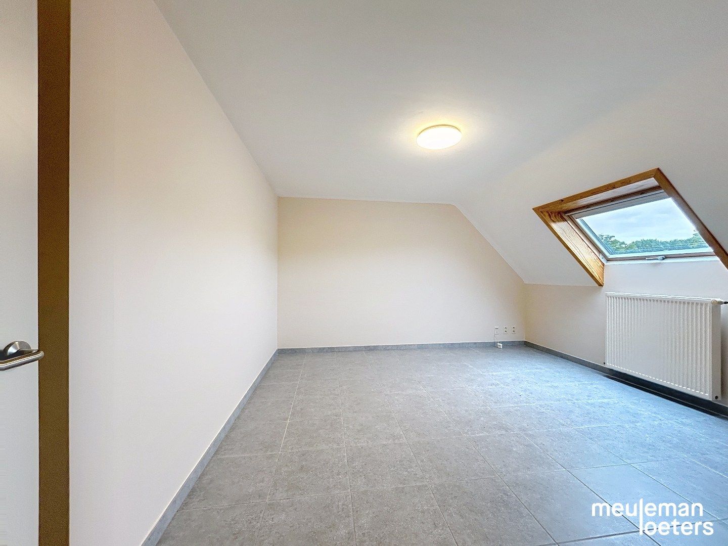 Zeer ruim appartement met terras foto 8