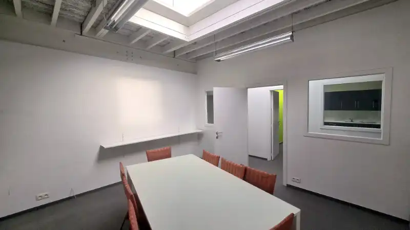 Antwerpen: 180 m² kantoorruimte met bijkomende opslagruimte foto 4