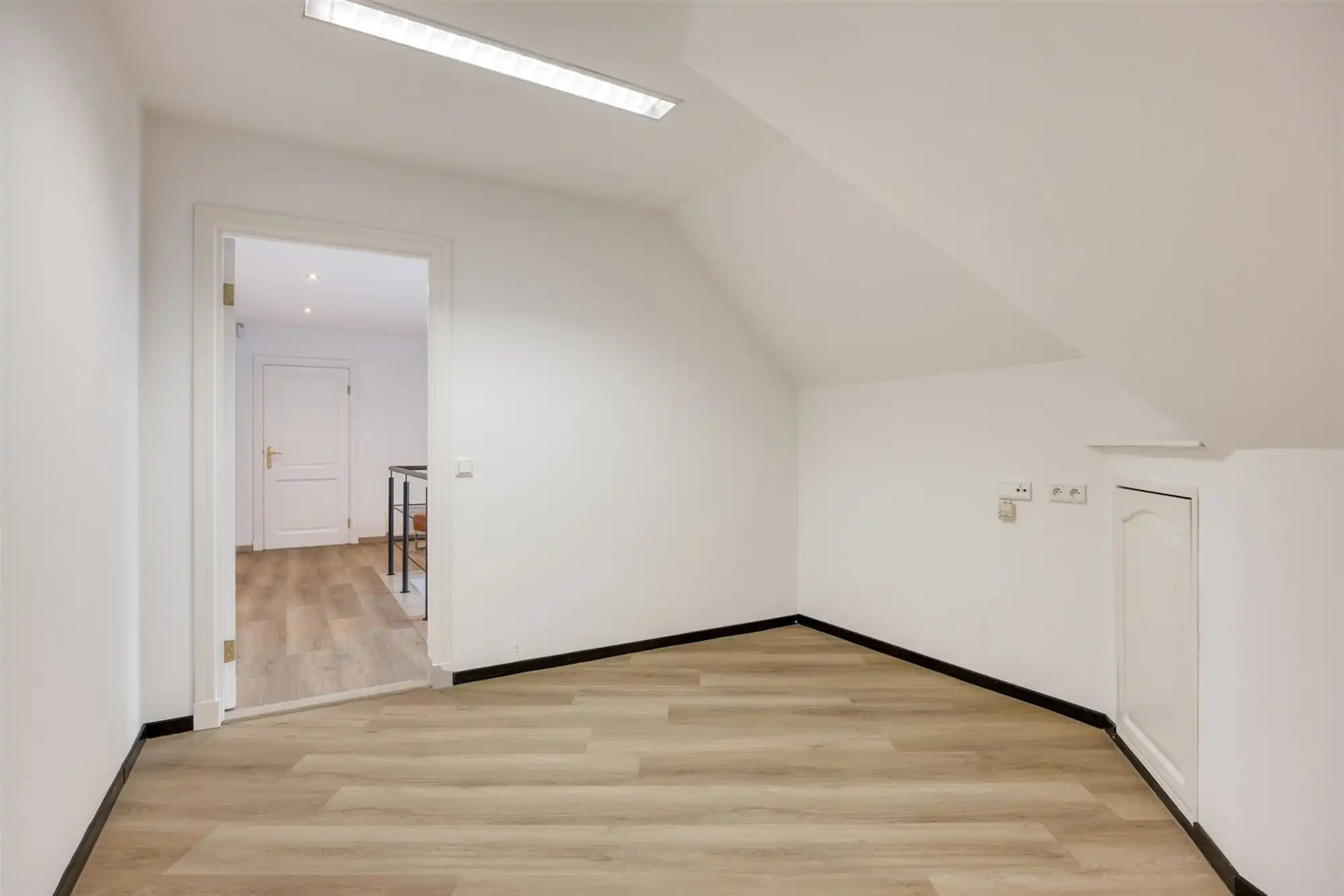 Instapklare tijdloze villa met 5 slpks op ca. 2000 m² foto 44