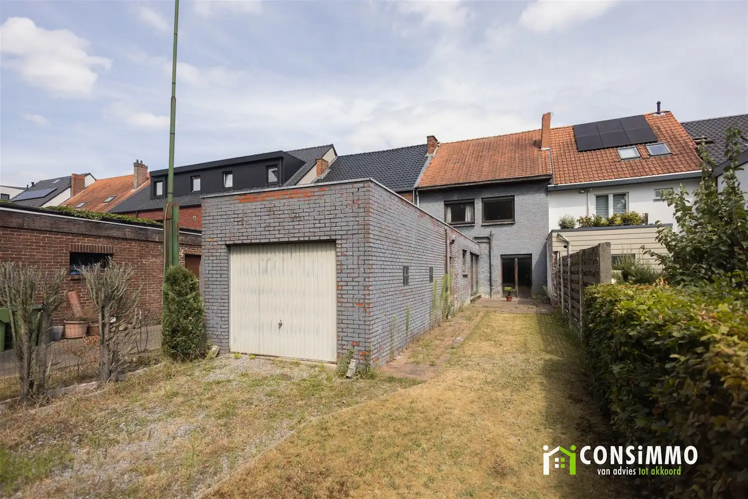 Renovatiepand met bijzonder veel potentieel in Genk-Waterschei foto 26